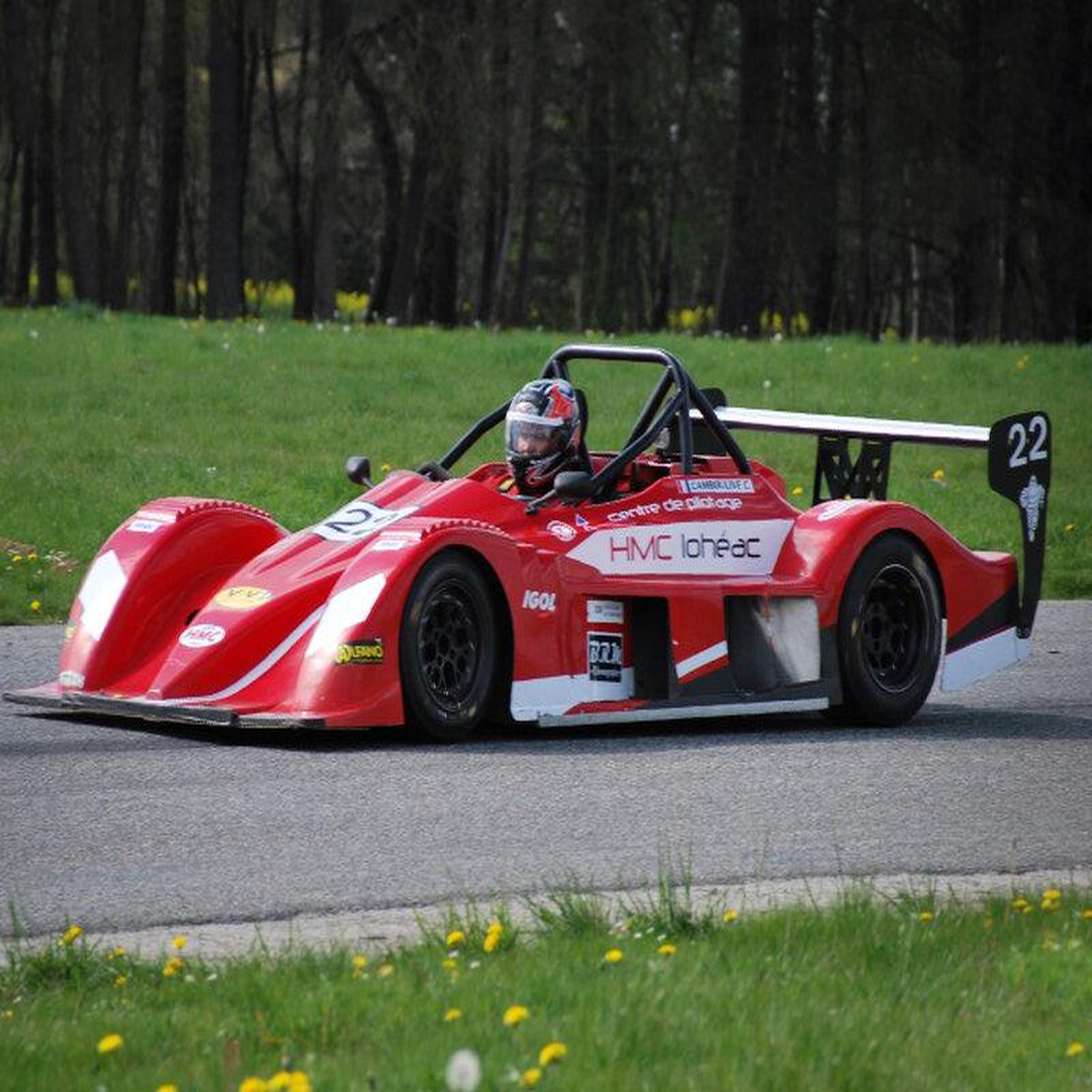 Voir la diapositive 4 : Smartbox Stage de pilotage : 6 tours sur le circuit de Lohéac en Sport Proto Funyo 5 - Coffret Cadeau Sport & Aventure