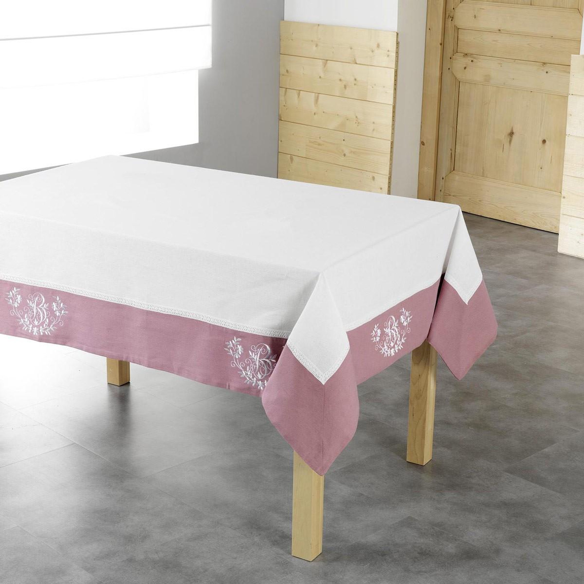 Douceur d'Intérieur Nappe brodée  bonheur  140x240cm rose