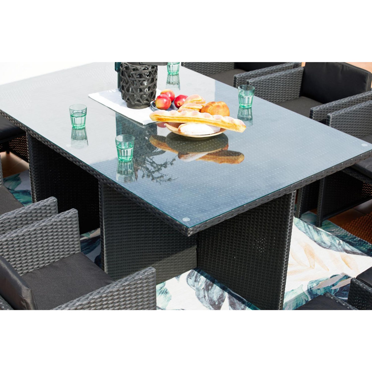 CONCEPT USINE Table et chaises 10 places encastrables en résine noir-noir MIAMI