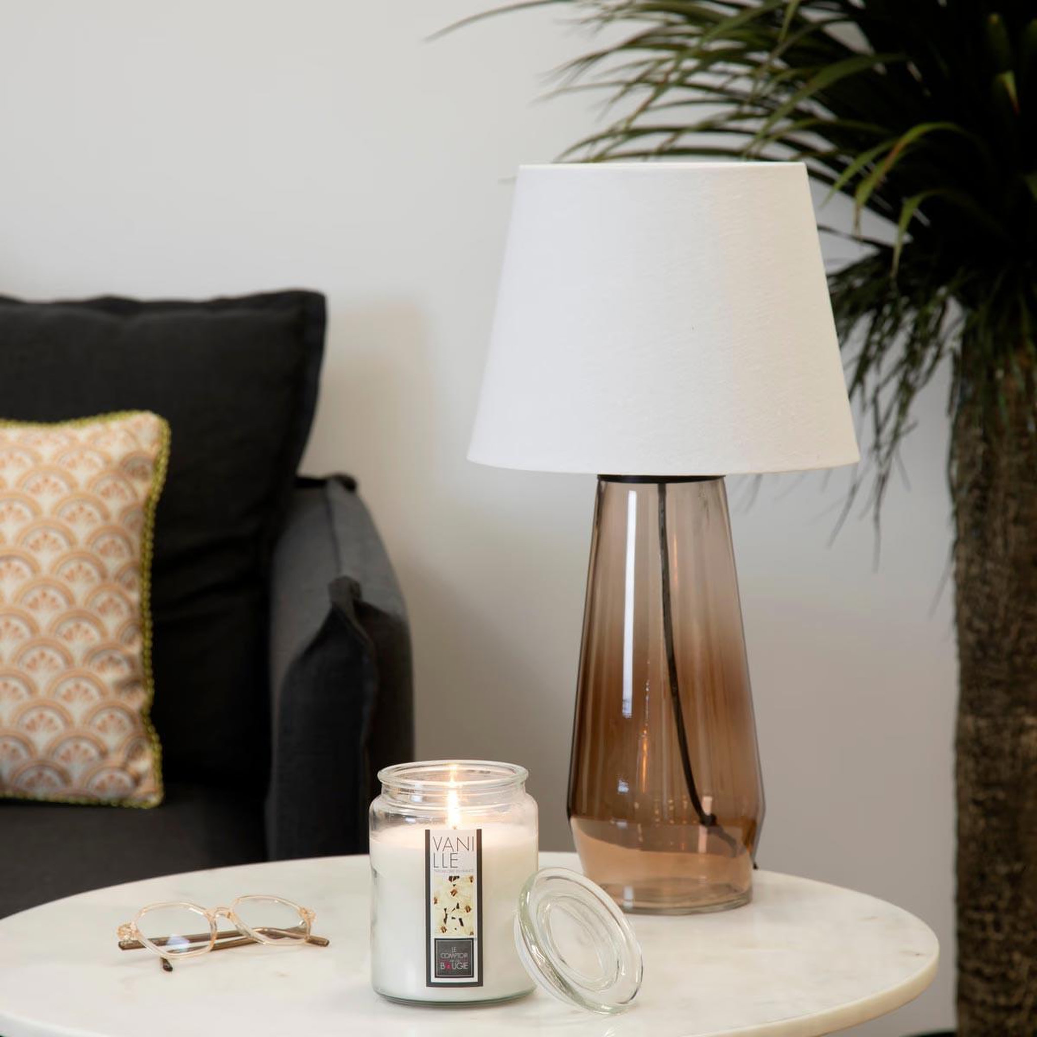 Voir la diapositive 3 : COMPTOIR DE LA BOUGIE Bougie parfumée en verre  couvercle  510g jasmin