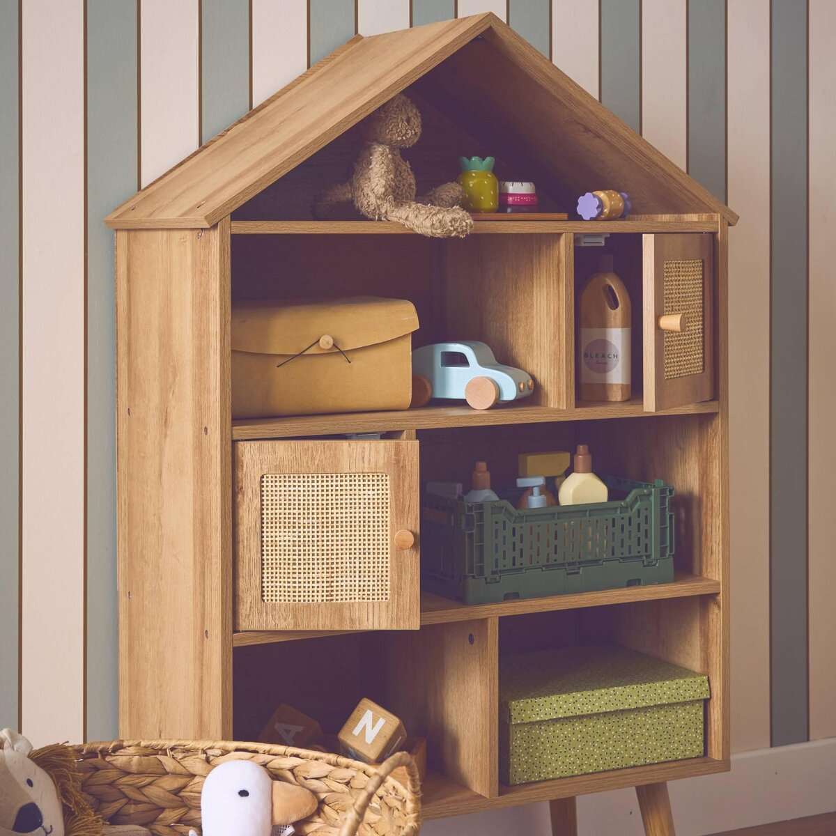 SWEEEK Etagère bibliothèque décor bois. pieds en pin. 7 compartiments et 2 portes en cannage