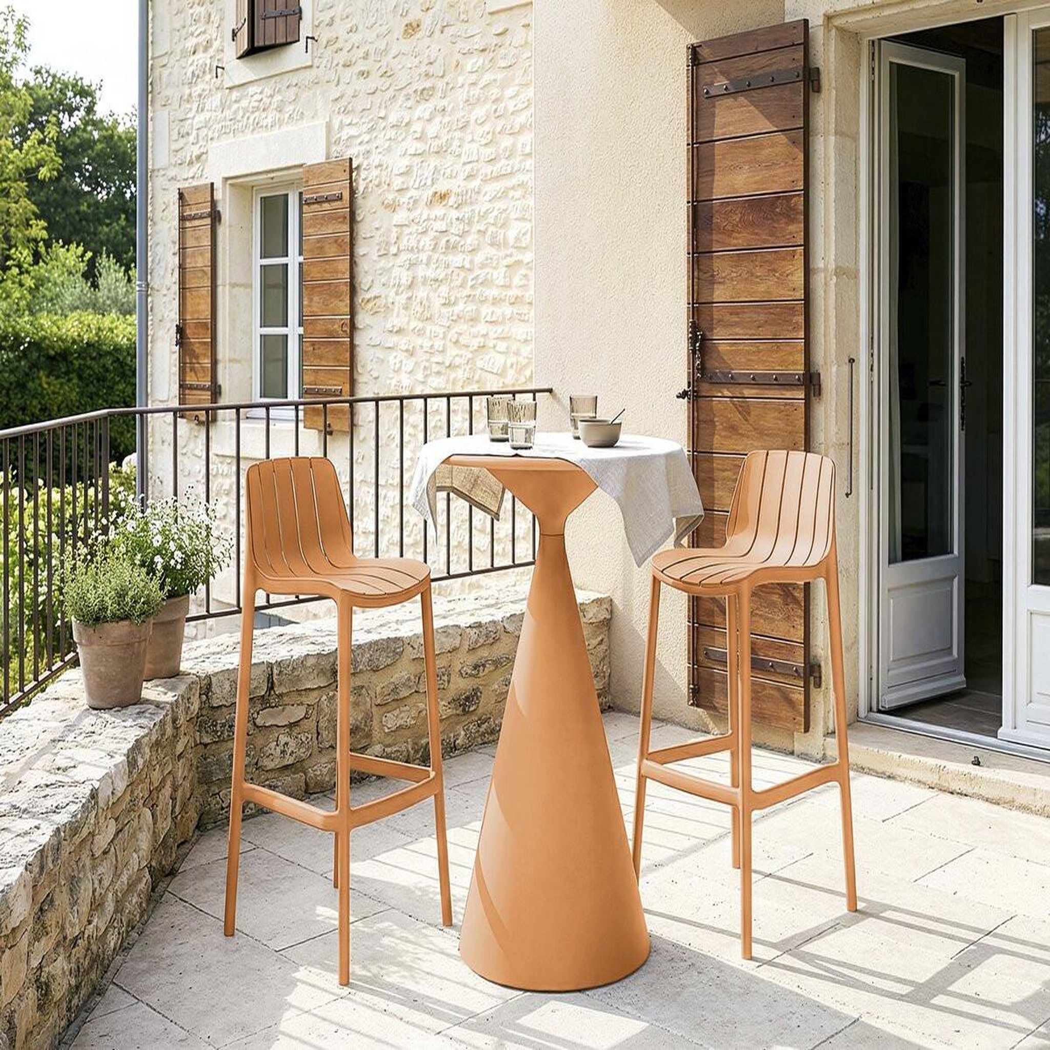 Voir la diapositive 2 : Habitat et Jardin Table et chaises hautes de bistrot empilables  vaena  - 2 places - orange