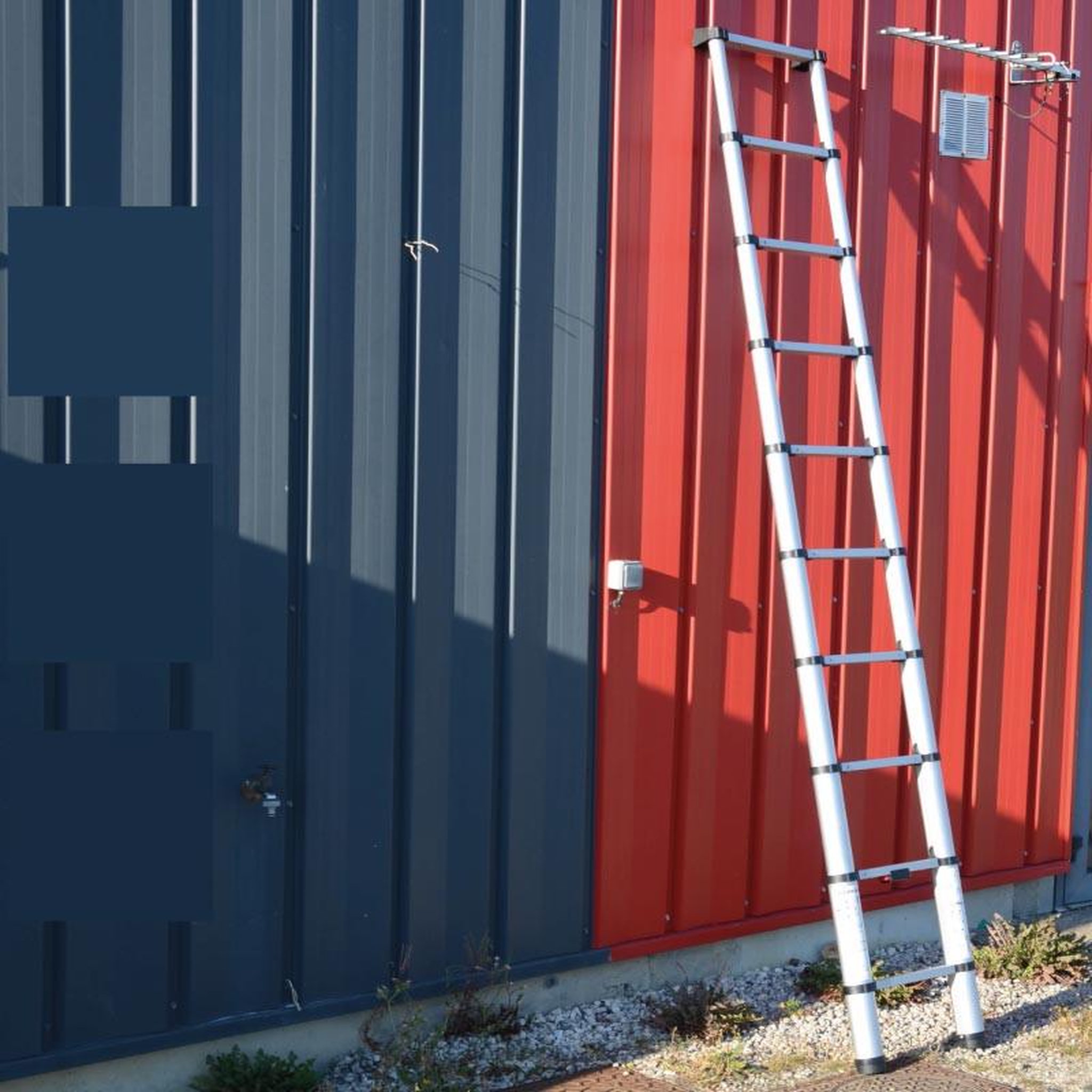 Voir la diapositive 2 : HAILO Echelle télescopique pliable 10 échelons 2,9m/3,75m en aluminium selekta