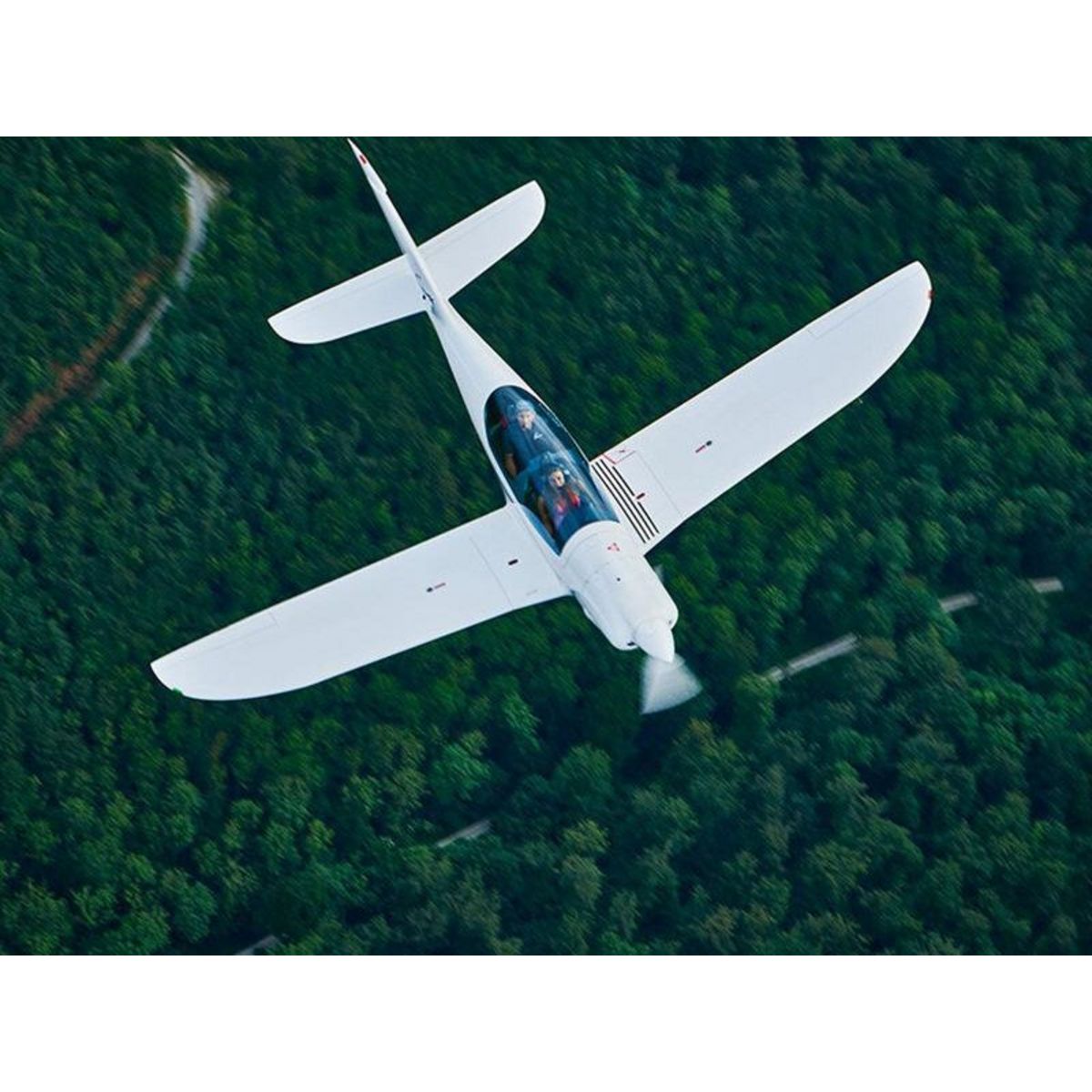 Smartbox Baptême de l'air en Shark UL au-dessus des falaises d'Étretat avec vidéo souvenir du vol - Coffret Cadeau Sport & Aventure