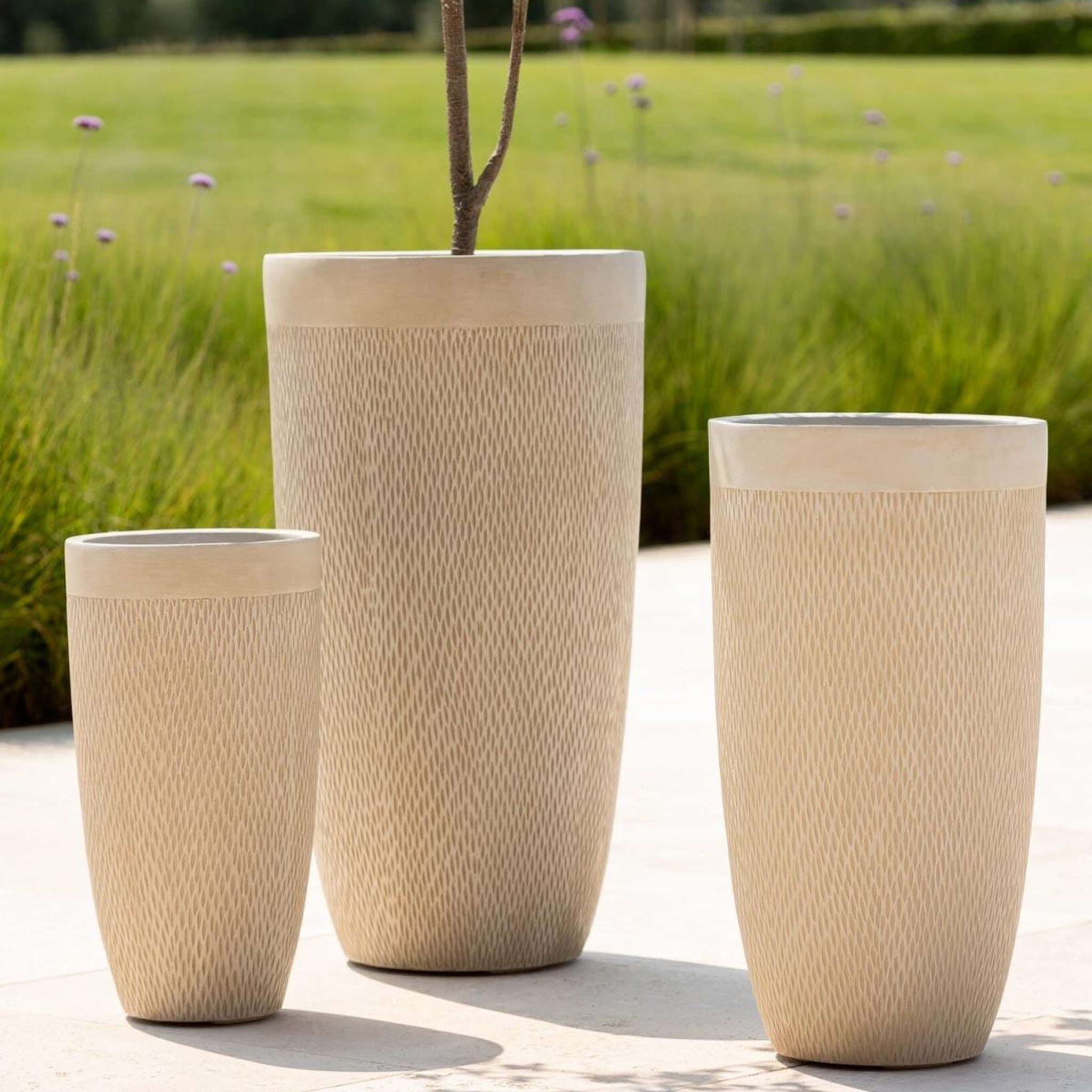 Voir la diapositive 2 : J-LINE Lot de 3 vases ronds design  argile  72cm beige