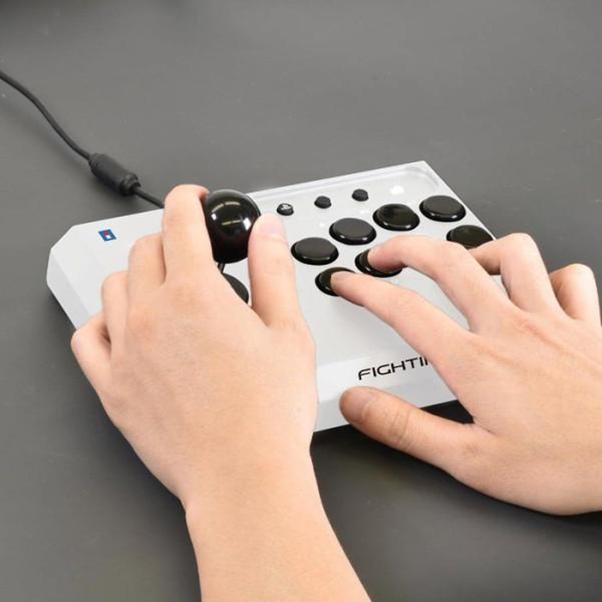 Voir la diapositive 5 : HORI Manette filaire Hori Fighting Stick Mini pour PS5 PS4 et PC Blanc Noir