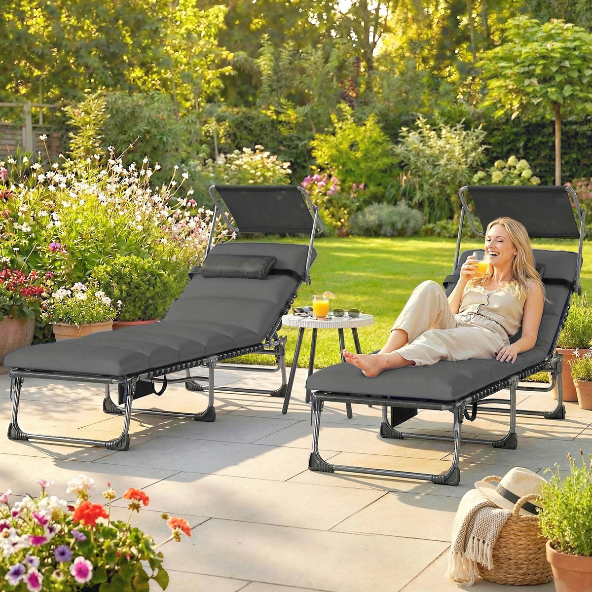 OUTSUNNY Lot de 2 bains de soleil pliables réglables pare-soleil matelas pochette rangement gris