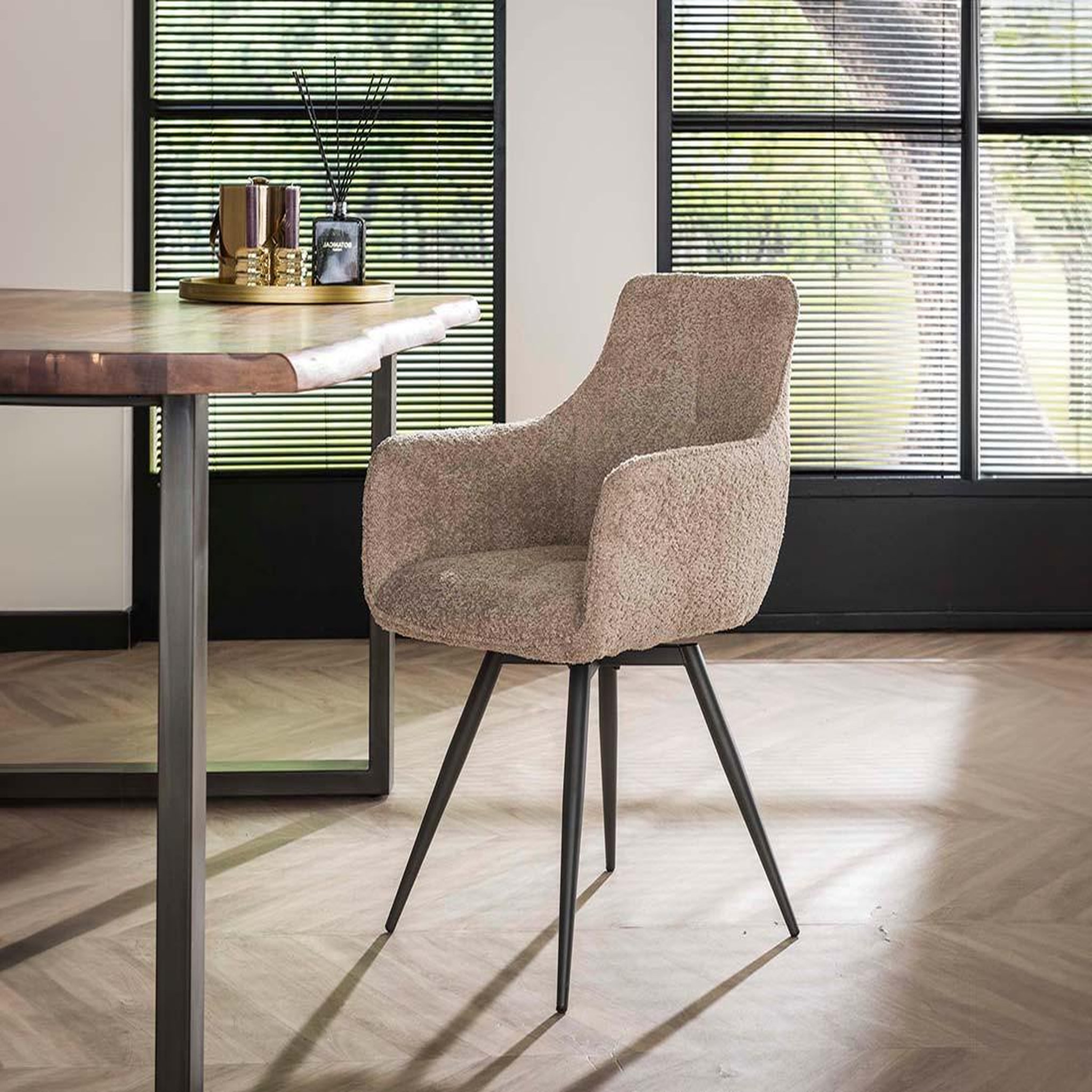 Voir la diapositive 3 : LISA DESIGN Boha - lot de 2 fauteuils pivotants - en tissu bouclette sable