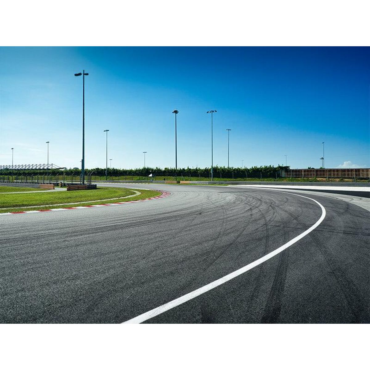 Smartbox Stage pilotage enfant : 3 tours de circuit au volant d'une McLaren 540C - Coffret Cadeau Sport & Aventure