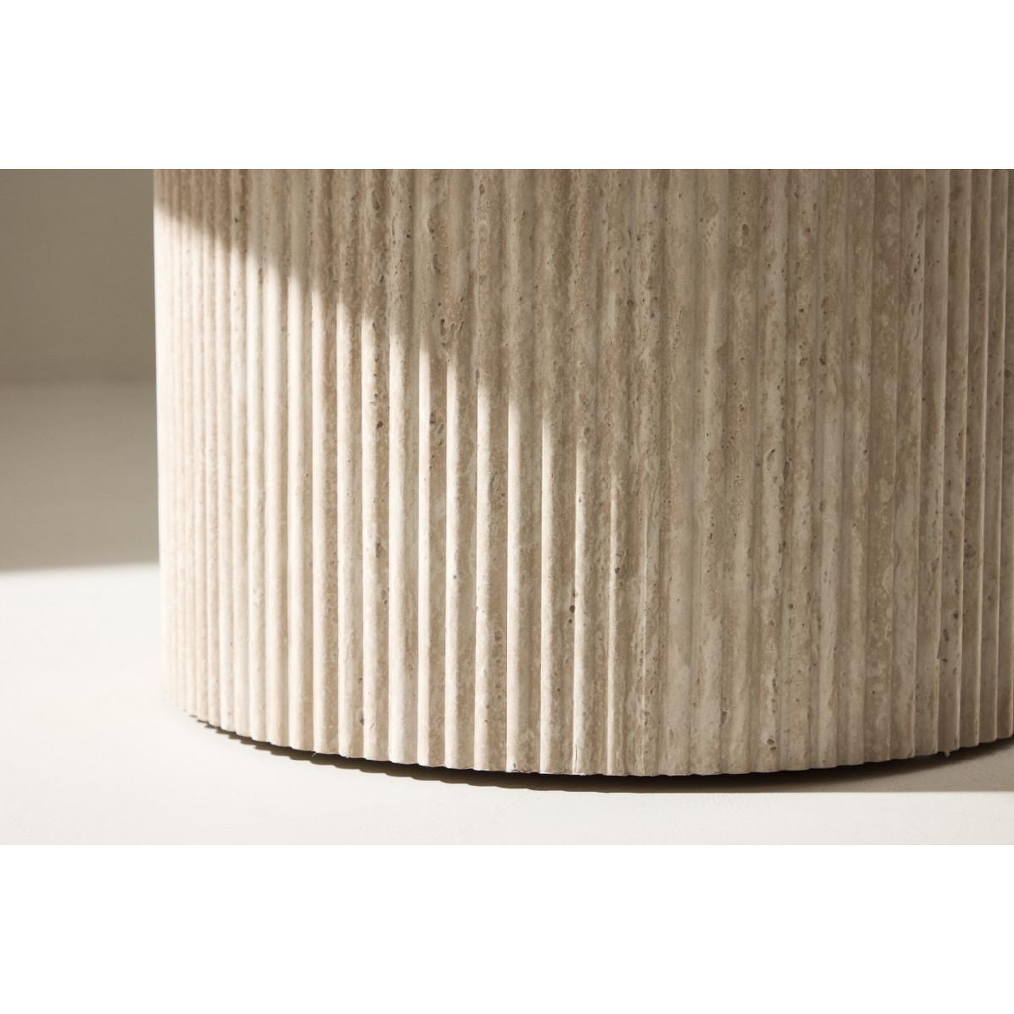 Voir la diapositive 4 : Paris Prix Table basse effet travertin  haron  80cm beige