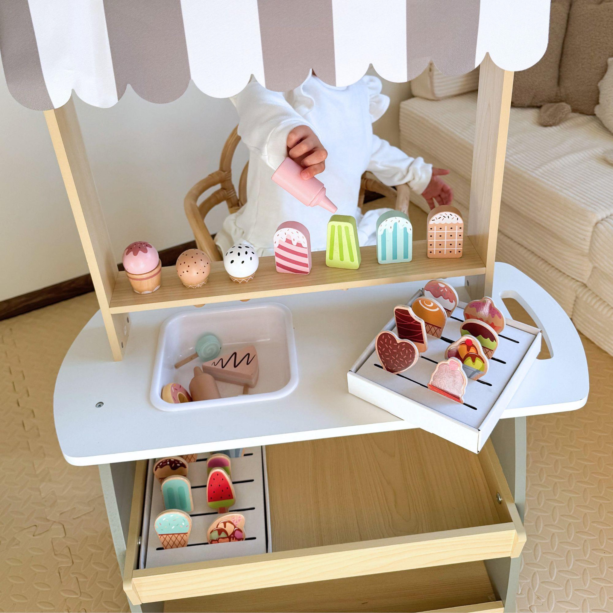 Voir la diapositive 2 : MAMABRUM Marchande Enfant +3 ans - Mamabrum - Chariot à glaces en Bois - Accessoires inclus