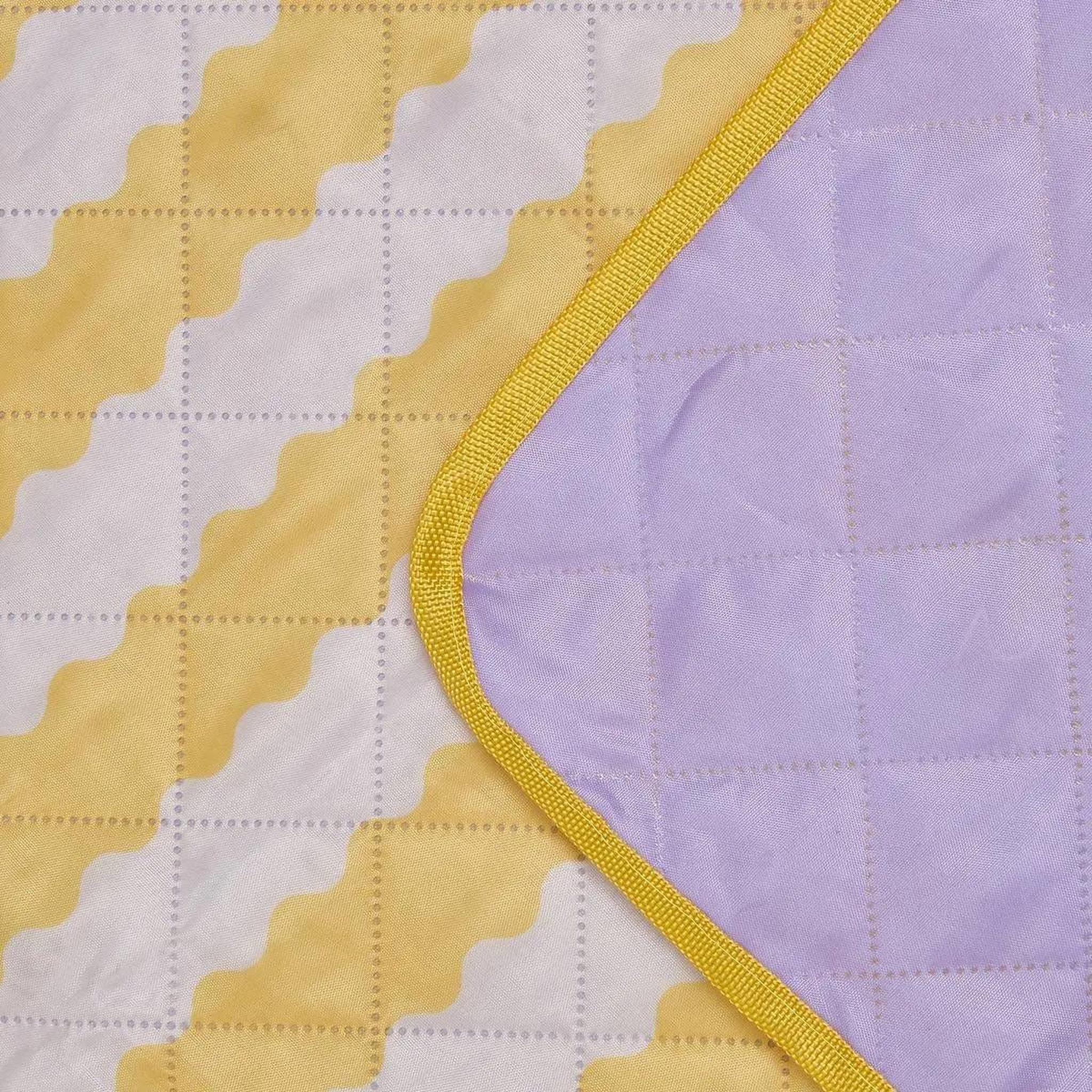 Voir la diapositive 5 : FIVE Couverture de Pique-Nique  Poolside  140x175cm Jaune