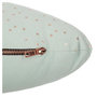 Voir la diapositive 2 : ATMOSPHERA FOR KIDS Coussin déco enfant forme nuage triangles dorés et zip