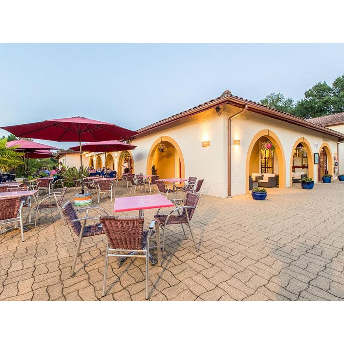 Smartbox 2 jours en hôtel avec accès à l'espace détente près du circuit de Nogaro - Coffret Cadeau Séjour