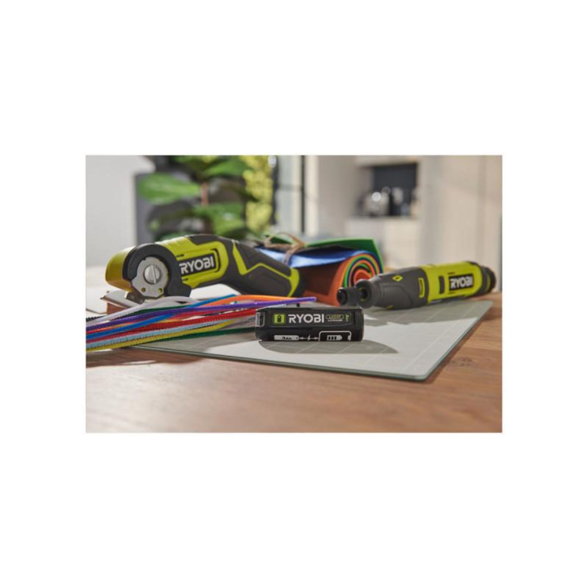 Ryobi Batterie RYOBI 4V USB Lithium - 3,0Ah - avec câble USB - RB4L30