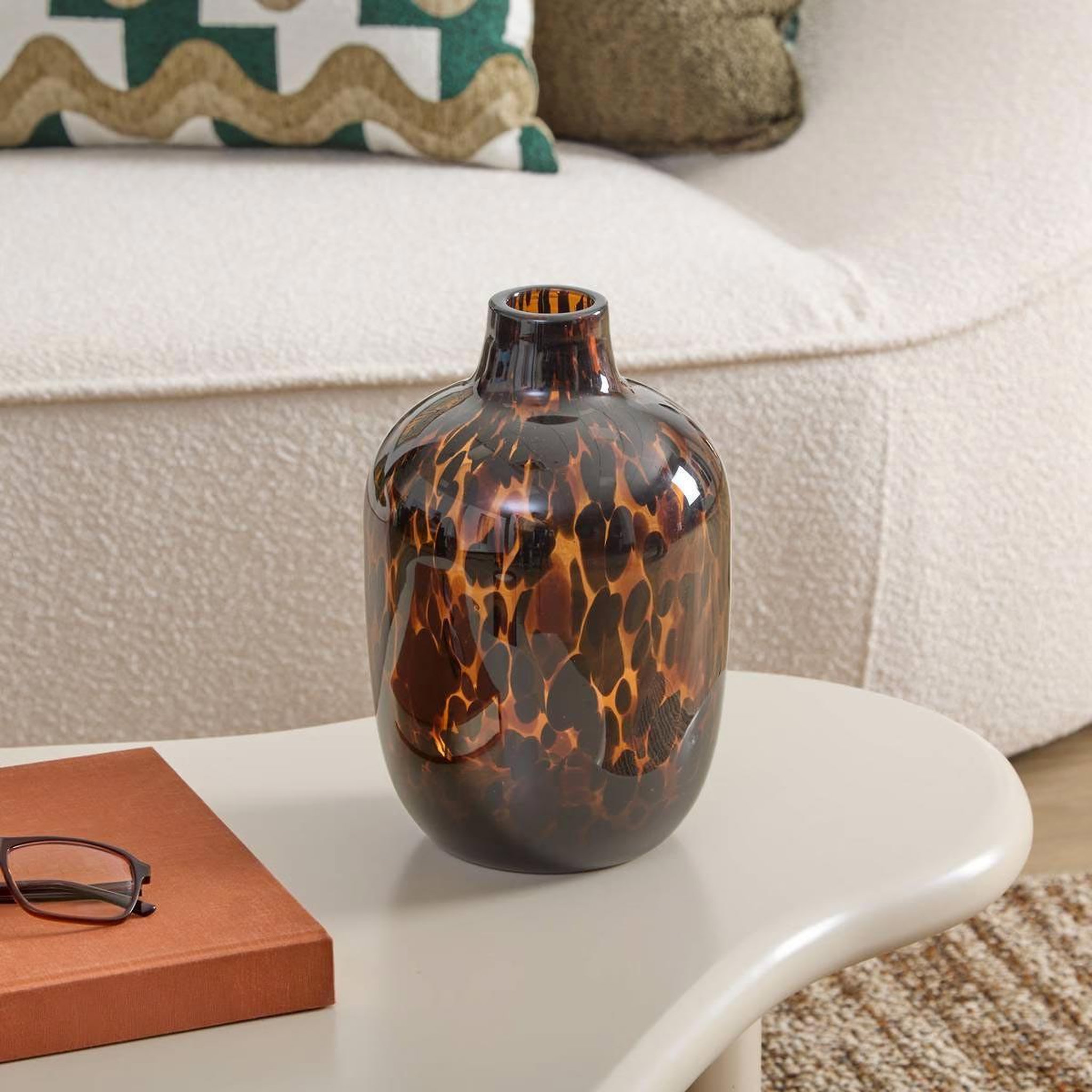 Voir la diapositive 3 : ATMOSPHERA Vase léopard en verre  roen  25cm ambre