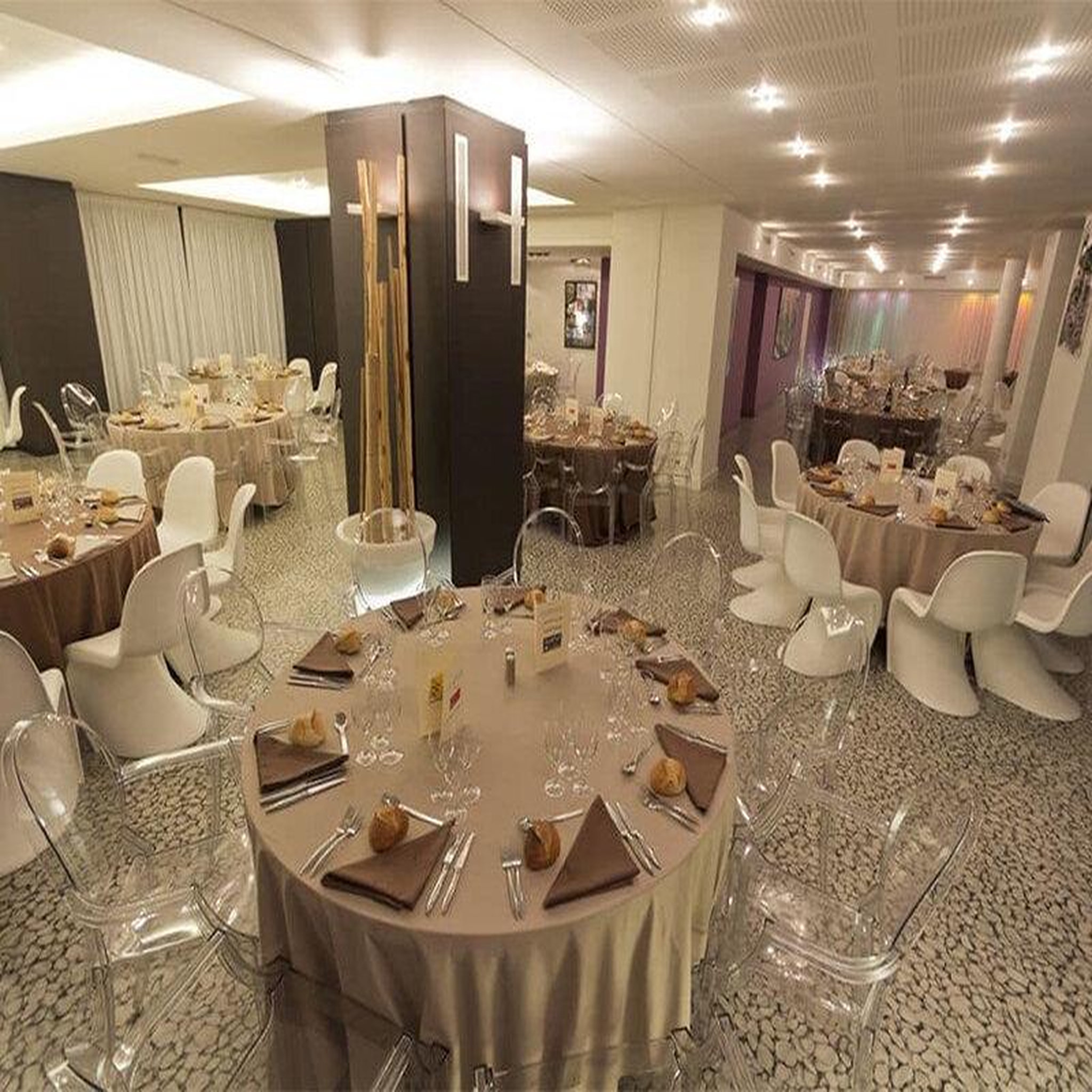 Voir la diapositive 3 : Smartbox 2 jours de luxe avec dîner dans un hôtel 4* au cœur du centre-ville de tarbes - coffret cadeau séjour