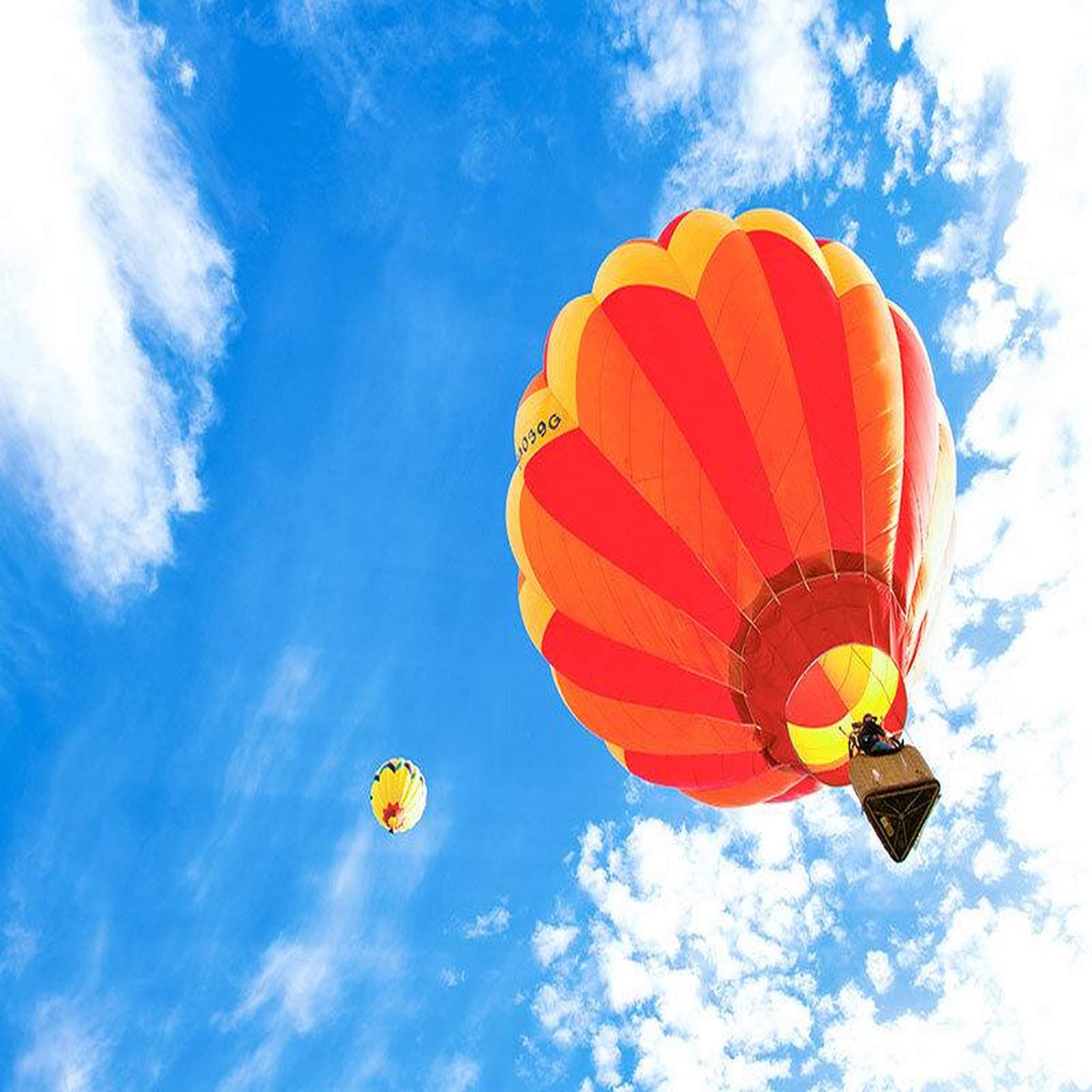 Voir la diapositive 2 : Smartbox Vol en montgolfière pour un duo romantique - coffret cadeau sport & aventure