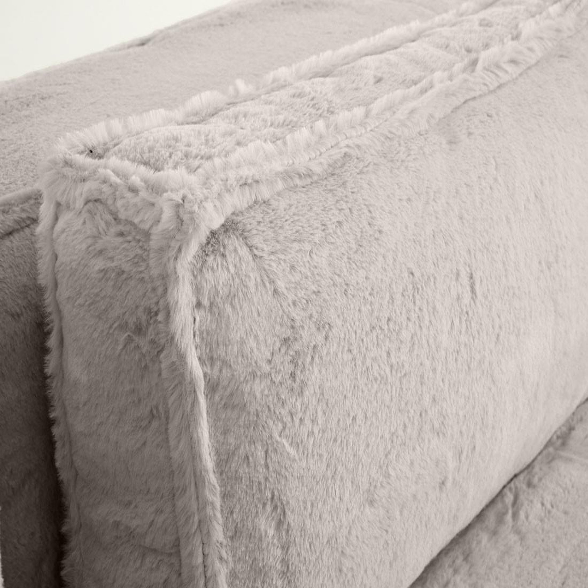 Voir la diapositive 6 : LISA DESIGN Stella - canapé d'angle droit - 4 places - en fausse fourrure