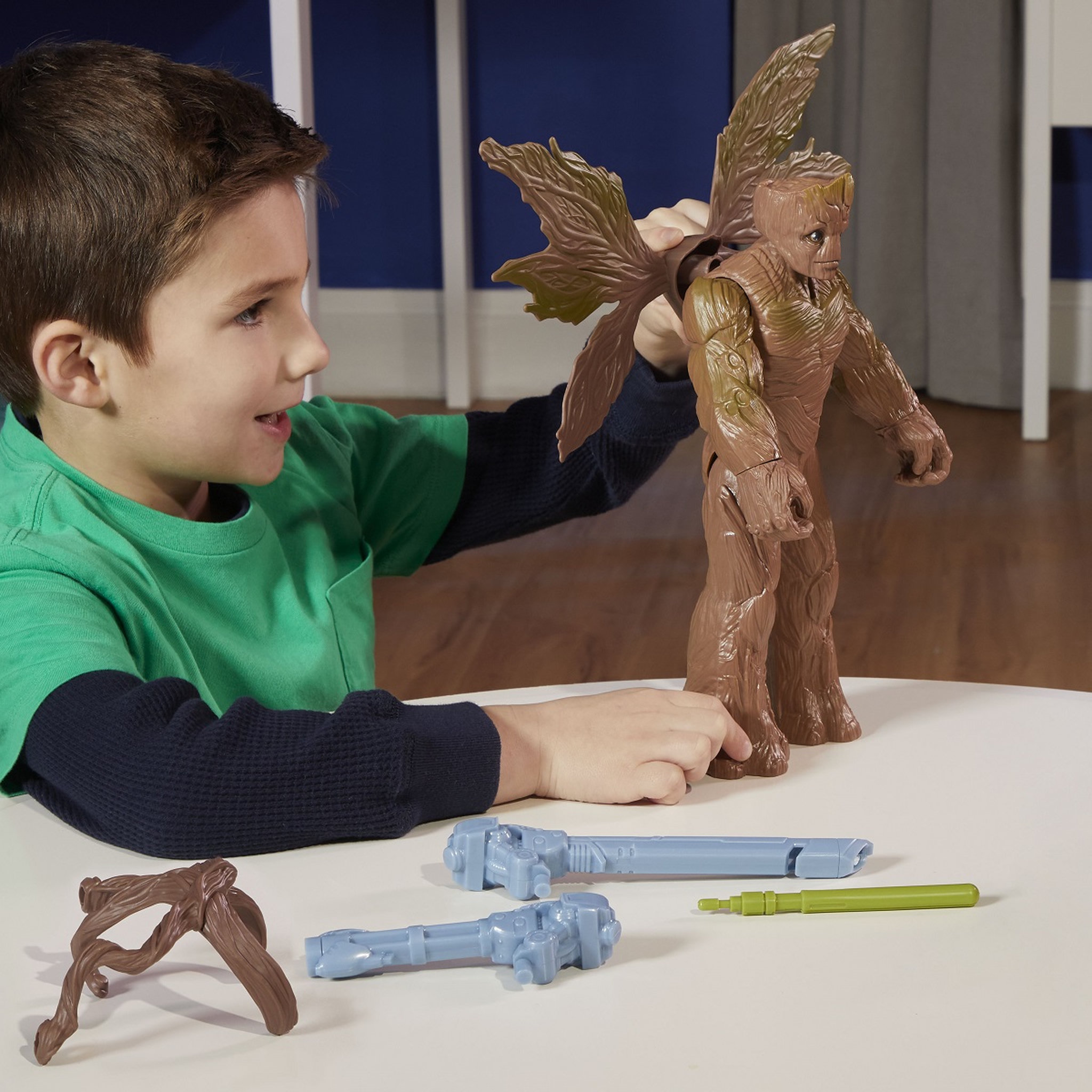 Voir la diapositive 8 : HASBRO Figurine Titan Deluxe Groot