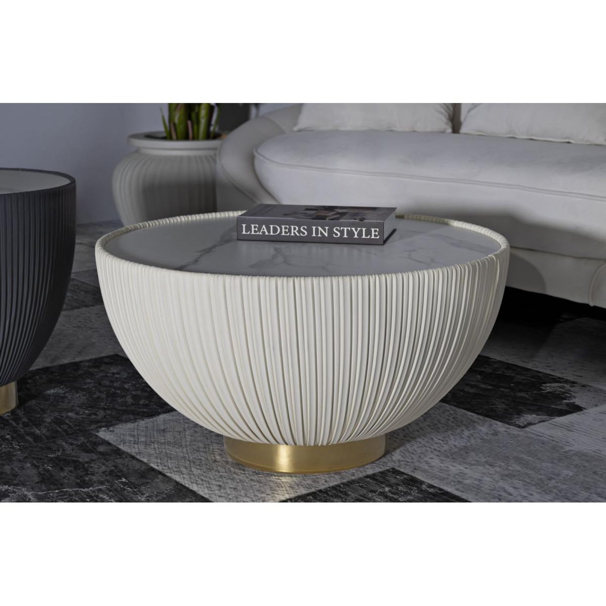 Voir la diapositive 5 : Paris Prix Table basse design  elge  71cm crème