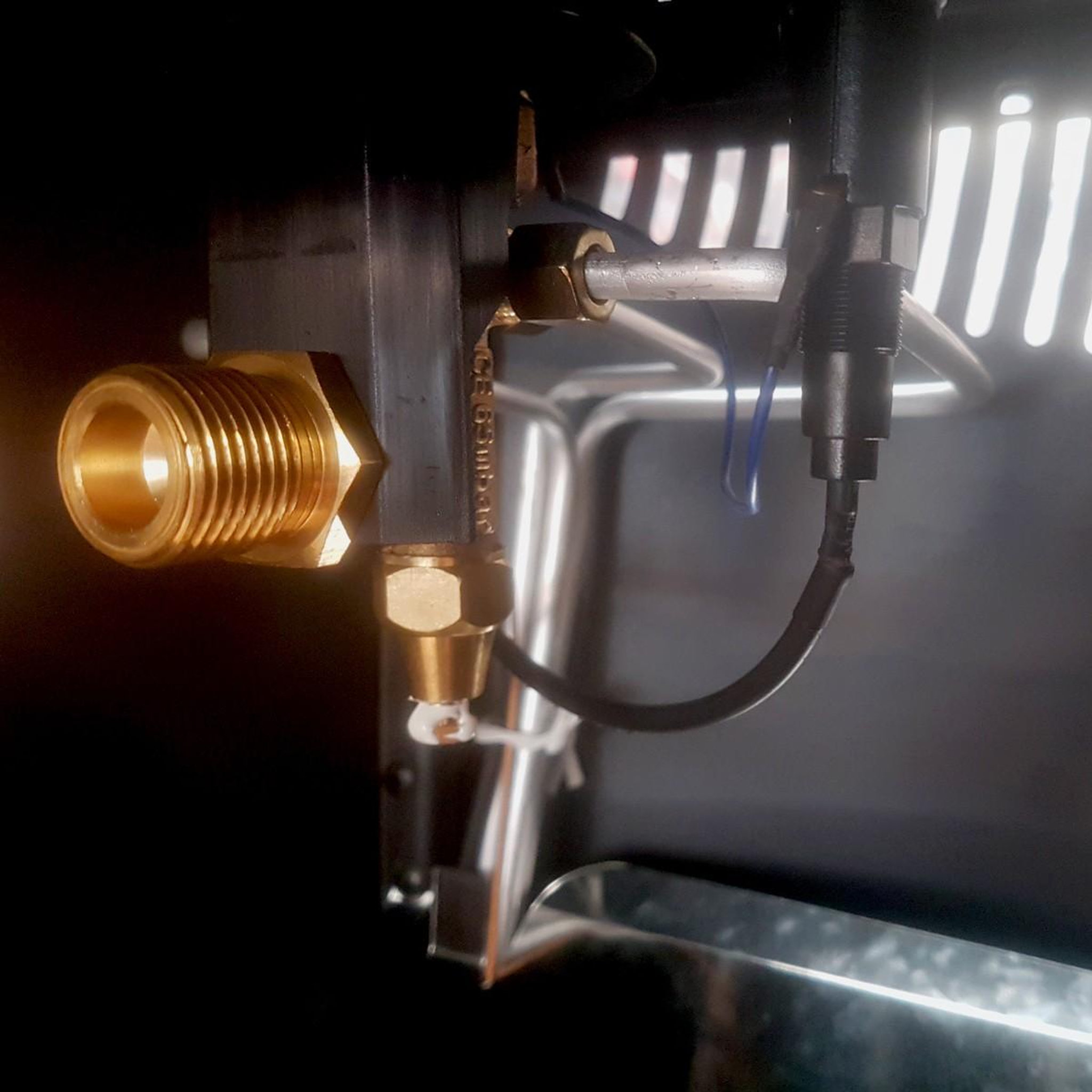 Voir la diapositive 6 : INTEC Poele à gaz 4200W 3 Niveaux de chauffe Allumage Piezo Grands volumes + Tuyau et détendeur butane INTEC