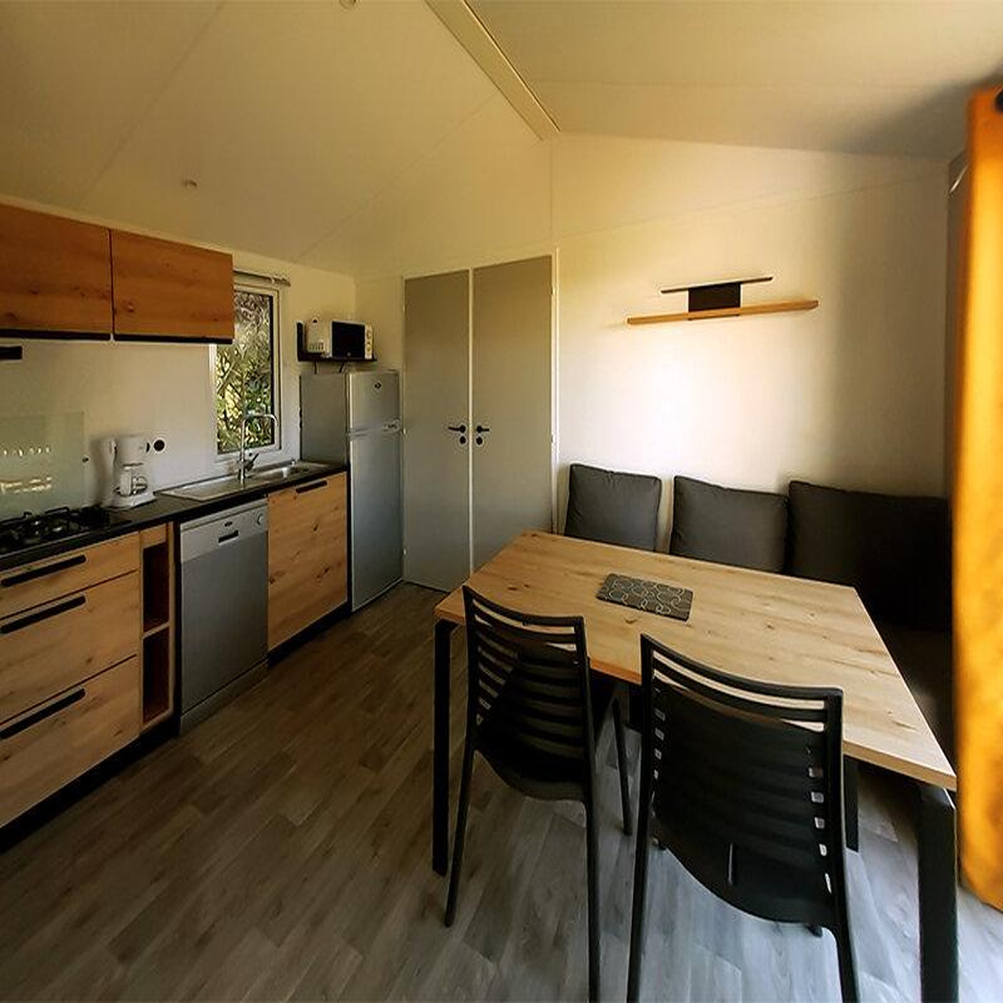 Voir la diapositive 4 : Smartbox Séjour en famille de 2 jours en mobil-home près de pornic - coffret cadeau séjour