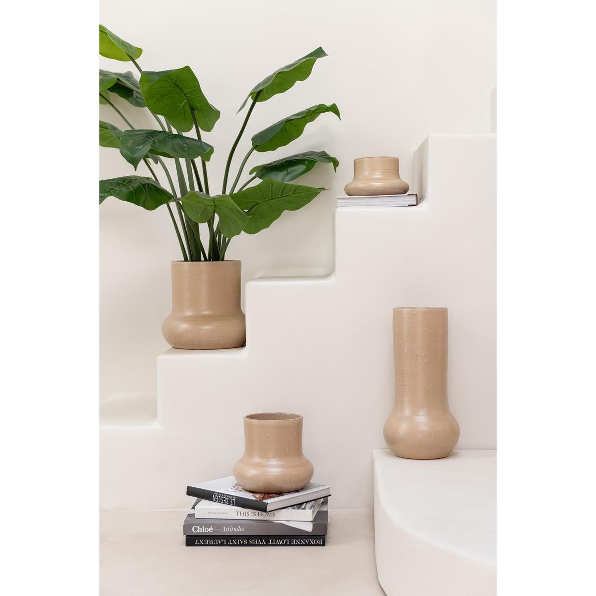 Voir la diapositive 5 : J-LINE Vase en céramique  organique  40cm beige