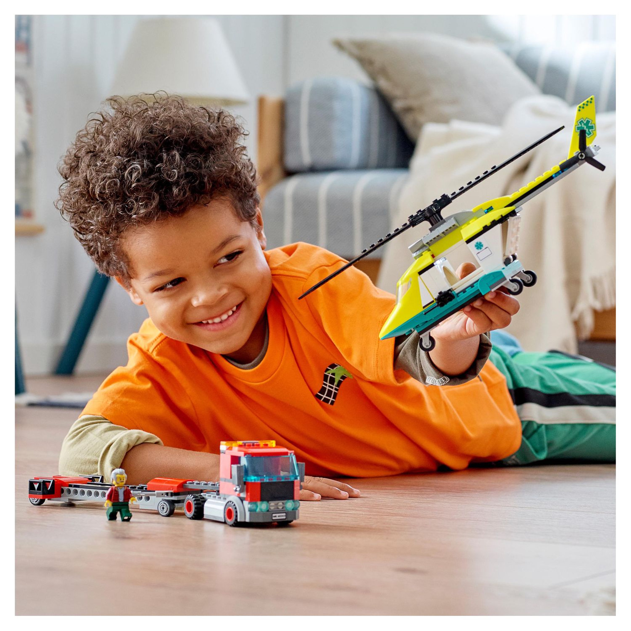 Voir la diapositive 8 : LEGO City Great Vehicles 60343 - Le Transport de L&rsquo;Hélicoptère de Secours, Jouet Camion