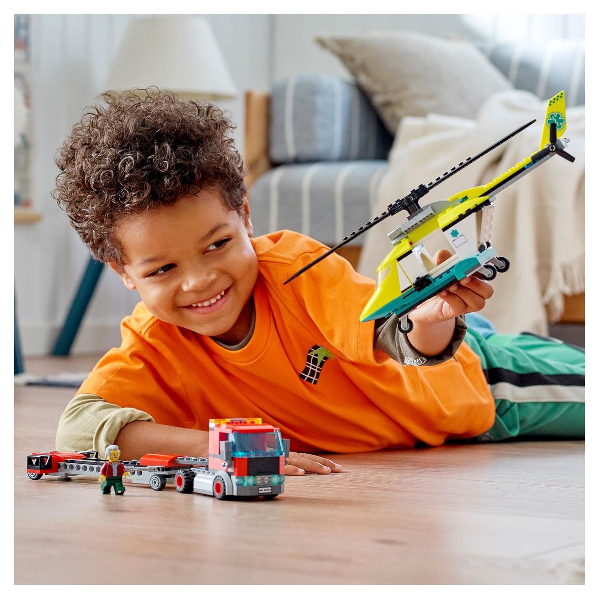 LEGO City Great Vehicles 60343 - Le Transport de L&rsquo;Hélicoptère de Secours, Jouet Camion