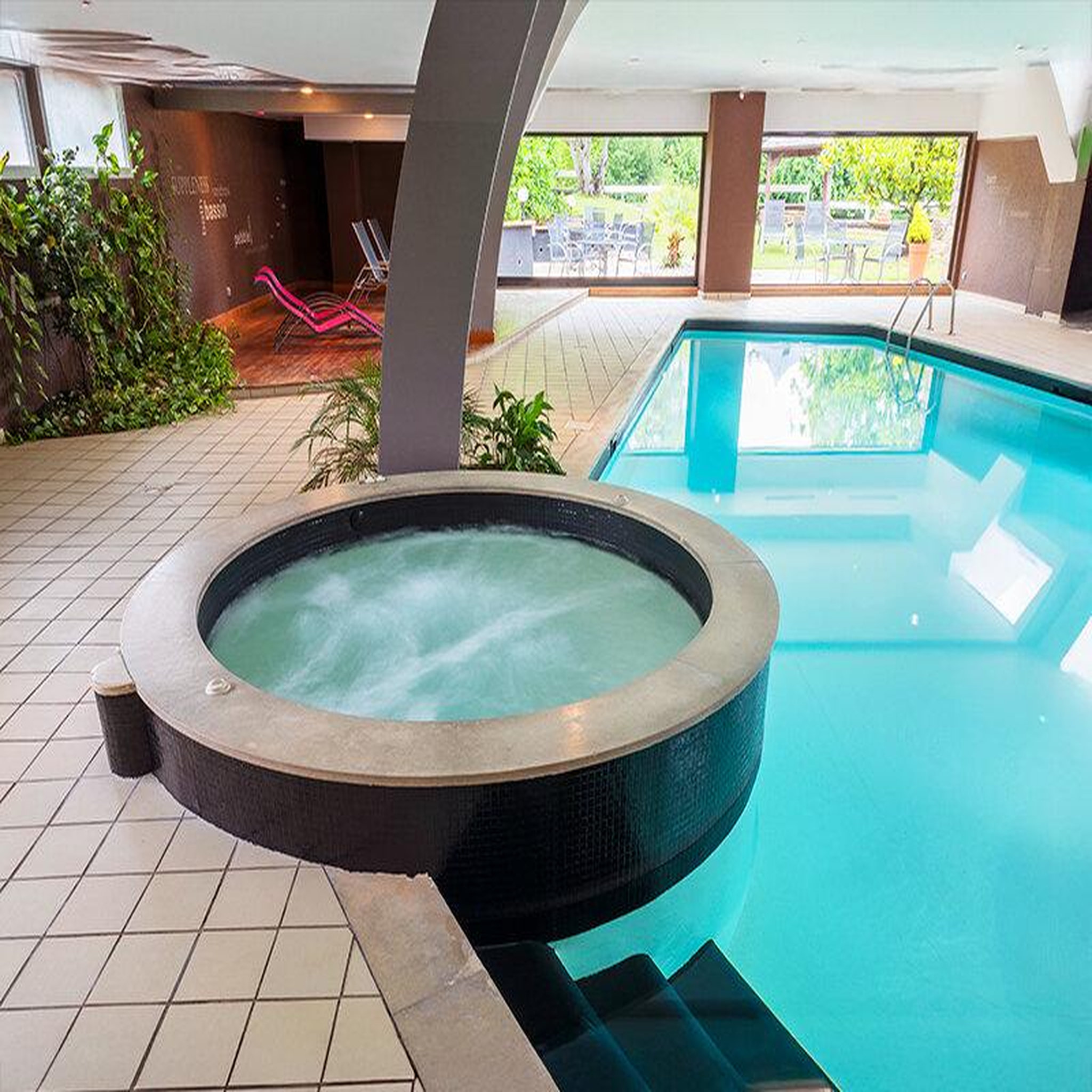 Voir la diapositive 4 : Smartbox Séjour de charme avec piscine et dîner dans un hôtel 4* près de saint-malo - coffret cadeau séjour