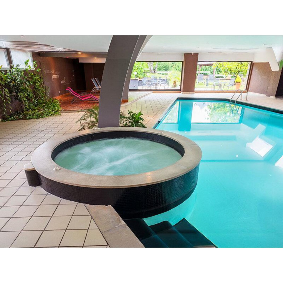 Smartbox Séjour de charme avec piscine et dîner dans un hôtel 4* près de Saint-Malo - Coffret Cadeau Séjour