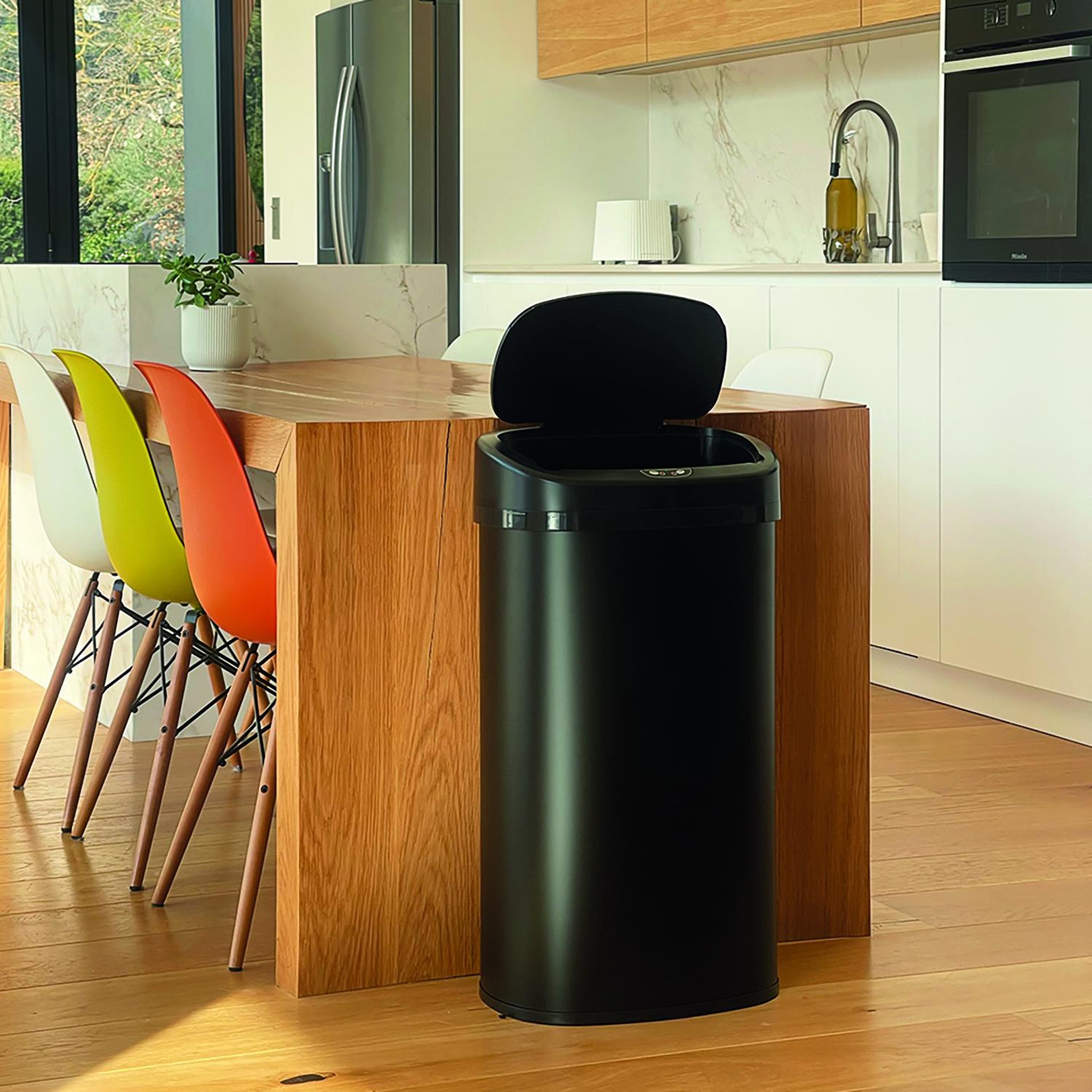 Voir la diapositive 4 : Kitchen move Poubelle automatique inox noir 58l - bat-58ls06a ss black