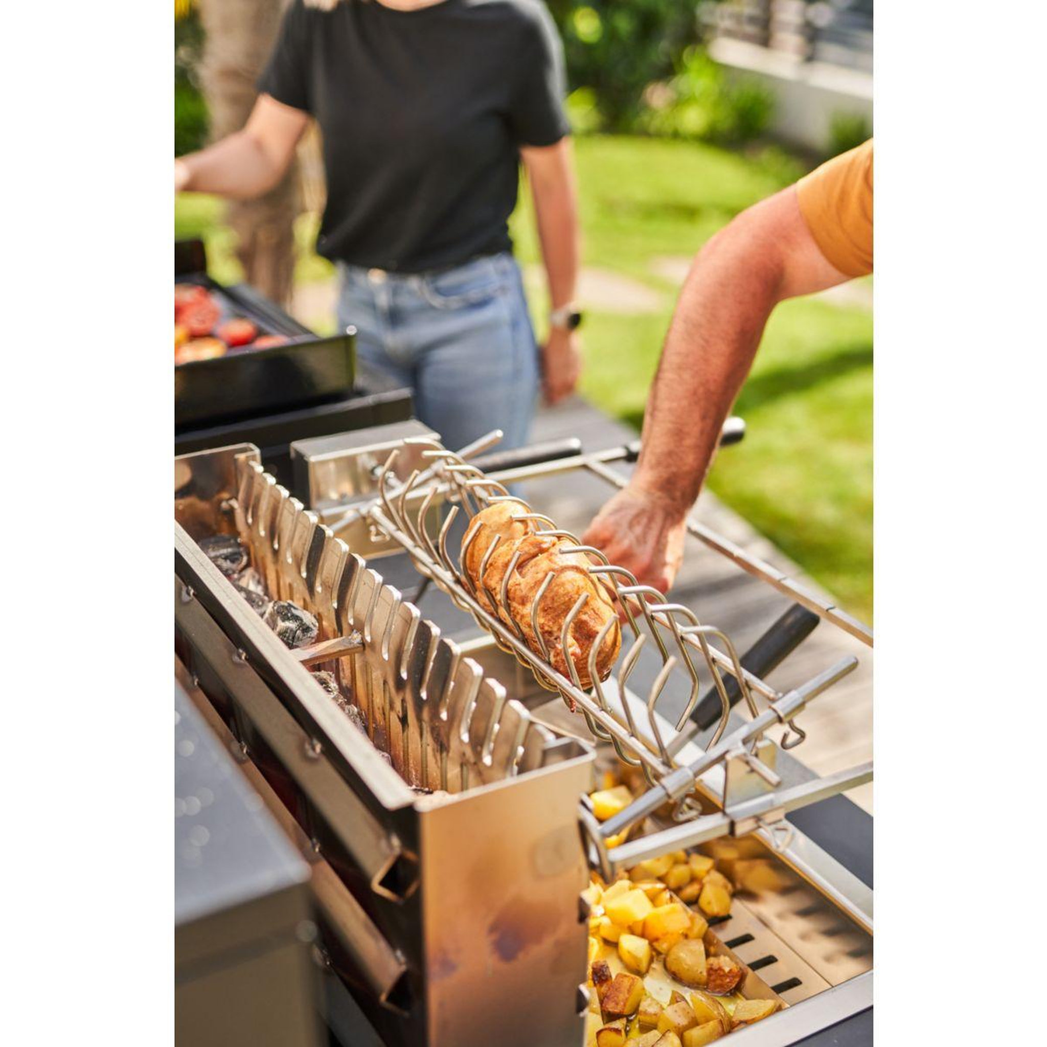 Voir la diapositive 3 : FORGE ADOUR Barbecue charbon 961.56 inox encastrable 56 cm