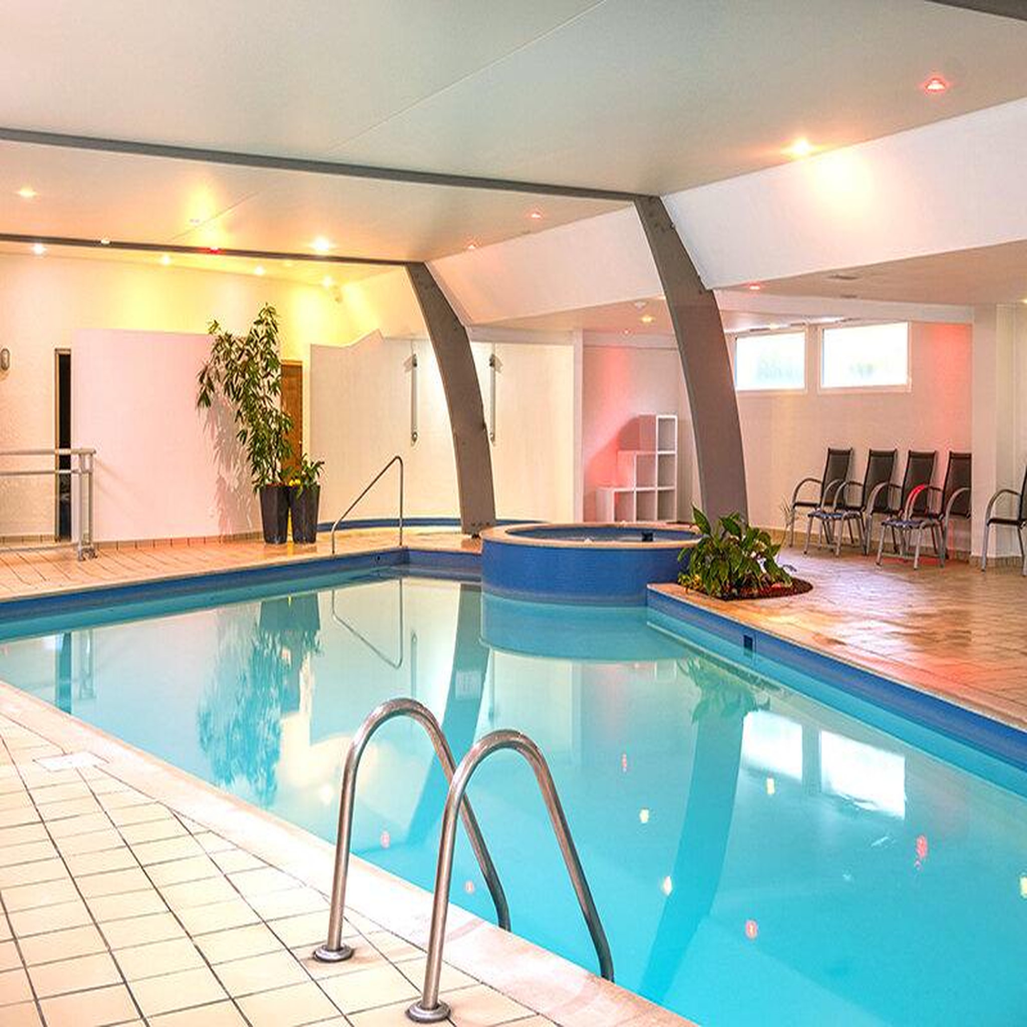 Voir la diapositive 3 : Smartbox Séjour de charme avec piscine et dîner dans un hôtel 4* près de saint-malo - coffret cadeau séjour
