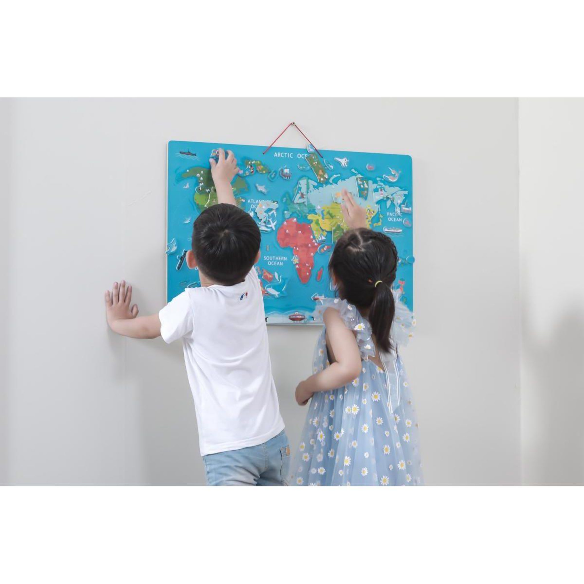 Voir la diapositive 3 : VIGA Tableau magnétique  44508 - carte du monde 2 en 1, 106 pièces