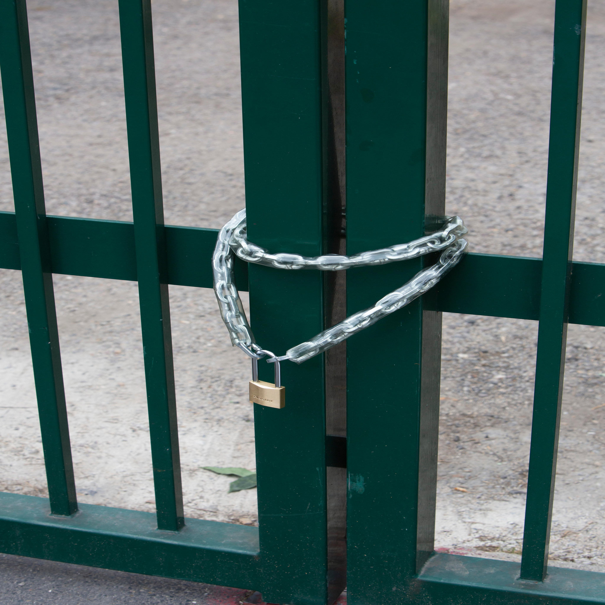 Voir la diapositive 2 : Master lock 2940eurd cadenas à clé extra fin en laiton et anse moyenne, doré, 9,1 x 4 x 1,6 cm