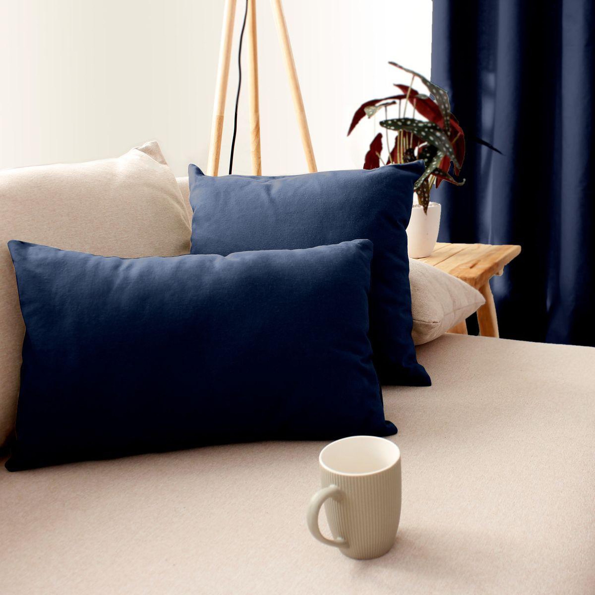 Voir la diapositive 2 : ENJOY HOME Coussin déco uni  panama  30x50cm bleu marine