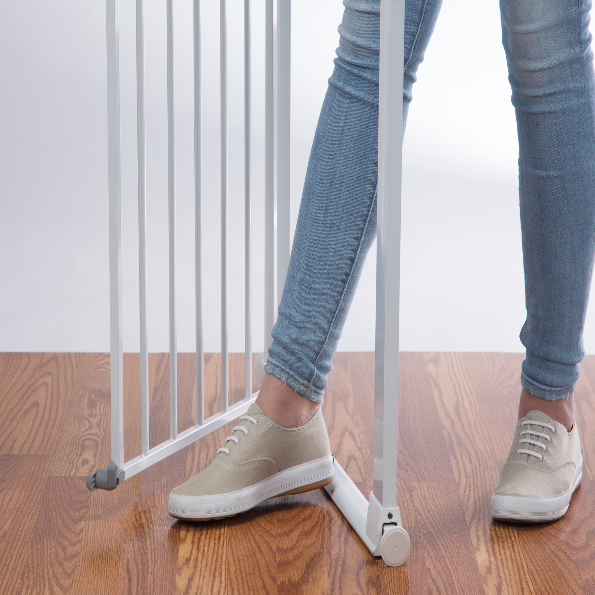 Voir la diapositive 3 : SAFETY FIRST Barrière de sécurité bébé Flat Step