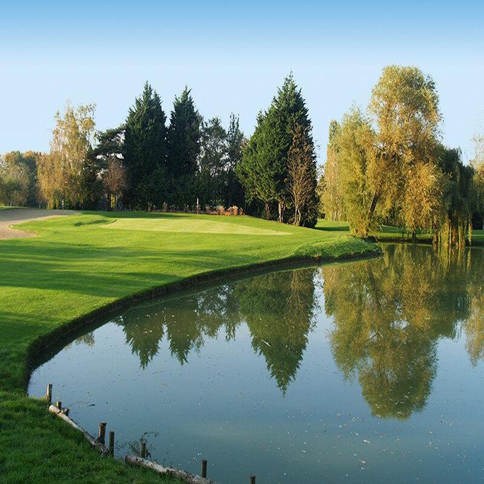Voir la diapositive 2 : Smartbox Journée de golf et repas pour 2 en île-de-france - coffret cadeau sport & aventure