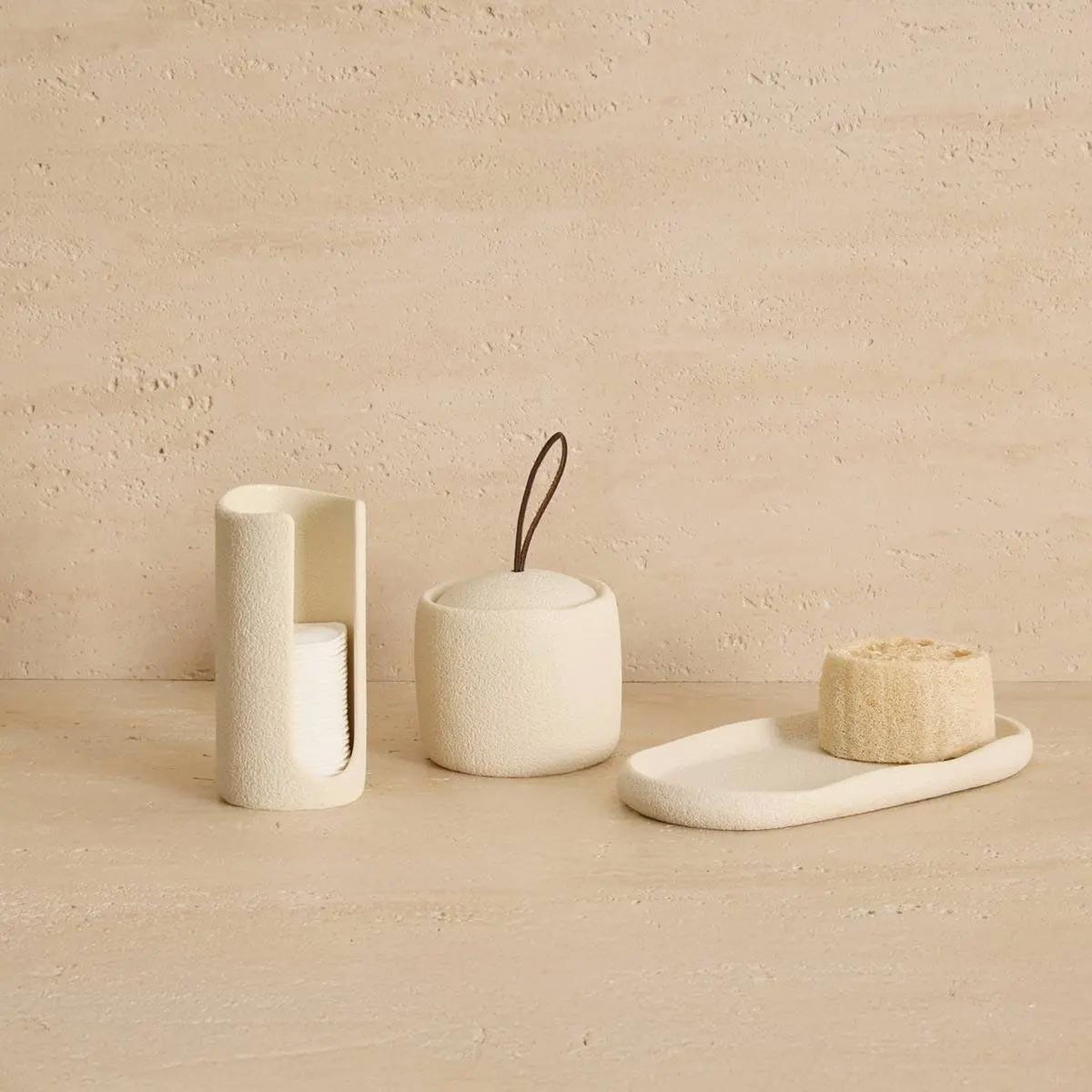 Voir la diapositive 3 : FIVE Pot à cotons en résine  olea  10cm beige