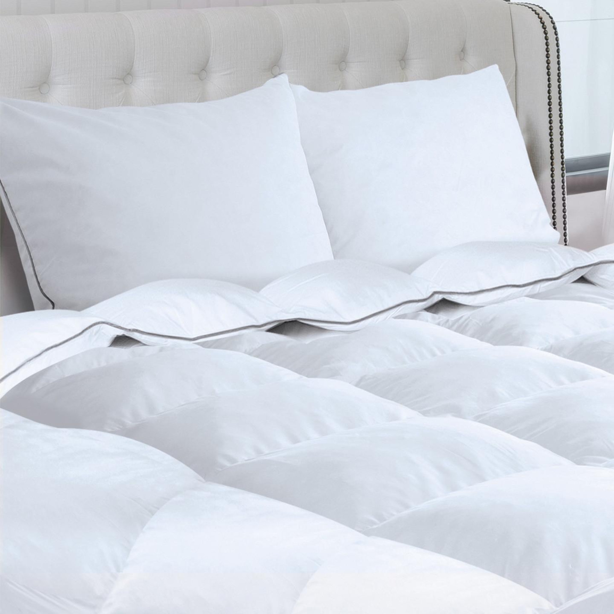 Voir la diapositive 2 : ID MARKET Couette 220x240 cm aela en plume d'oie anti acarien 500 gr + 2 oreillers