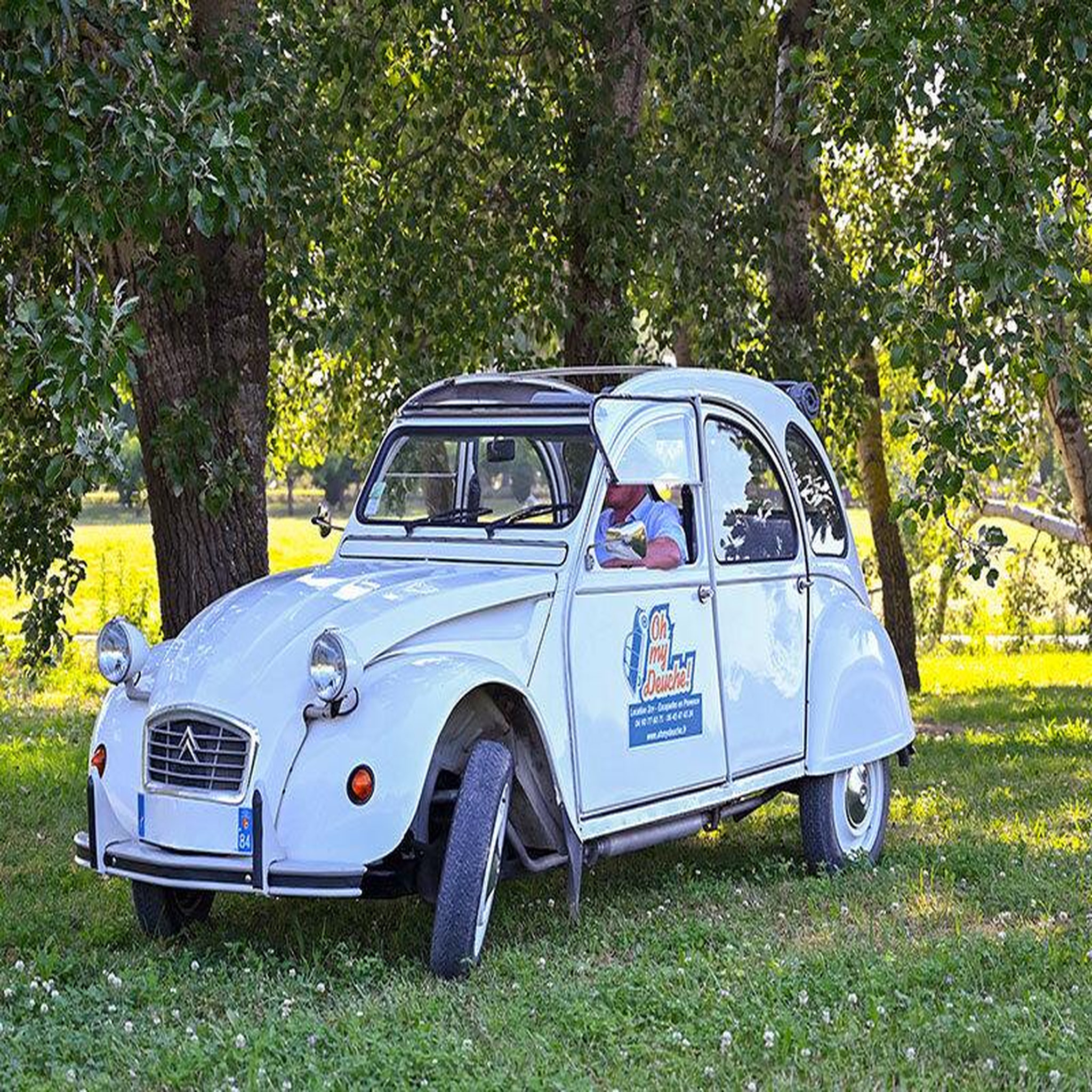 Voir la diapositive 4 : Smartbox Excursion en 2 cv de 4h à travers les vignobles de provence avec dégustation de vin - coffret cadeau sport & aventure