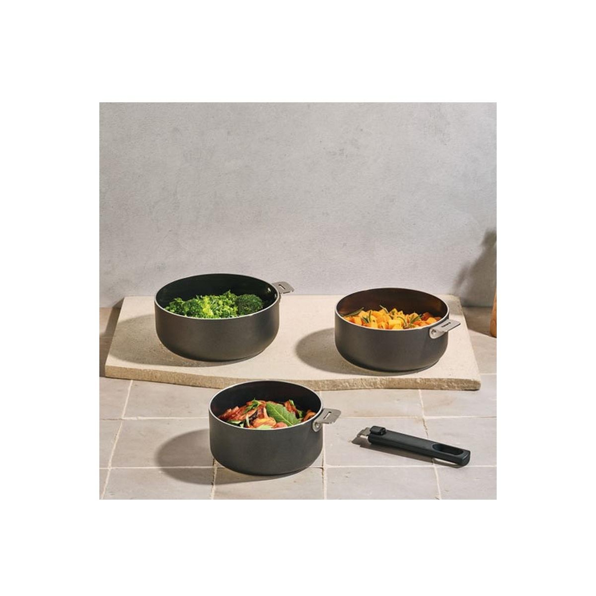 Voir la diapositive 2 : COSY & TRENDY Lot de 3 casseroles aluminium 16/18/20cm - 5189002