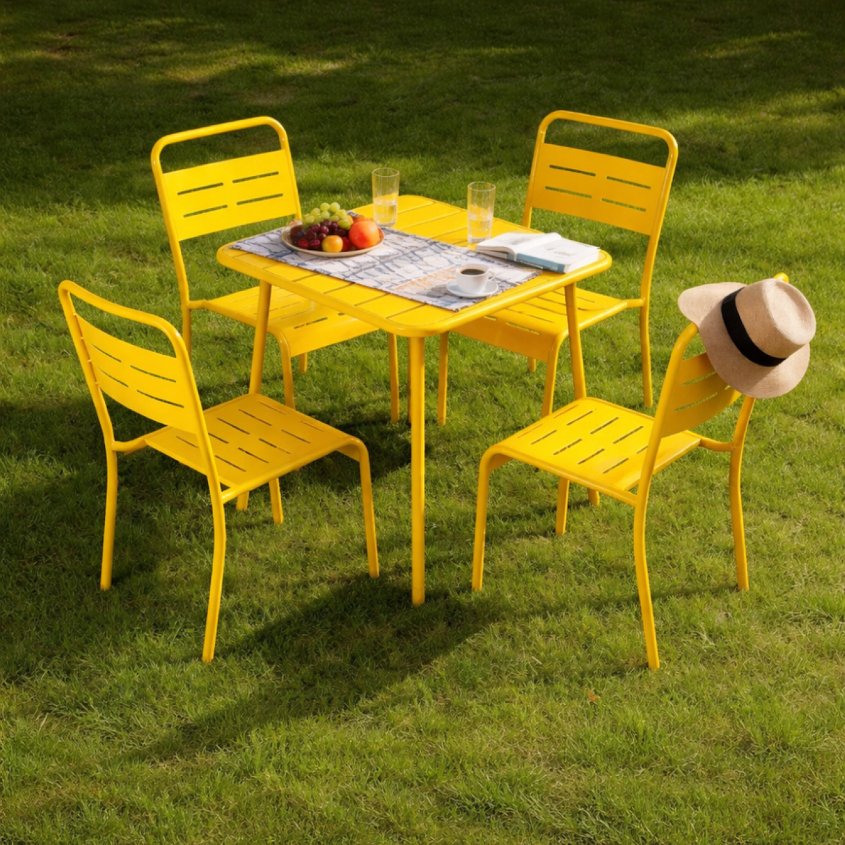 CONCEPT USINE Table carrée 4 places 70x70cm jaune BERGAME