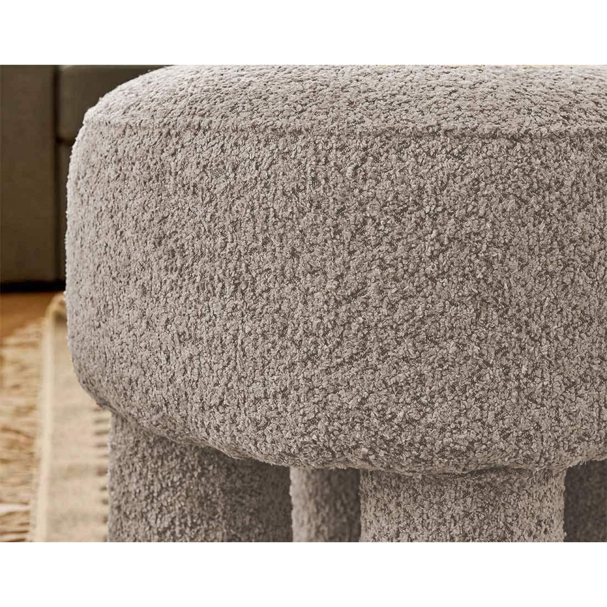 LISA DESIGN Minna - pouf - en tissu bouclette