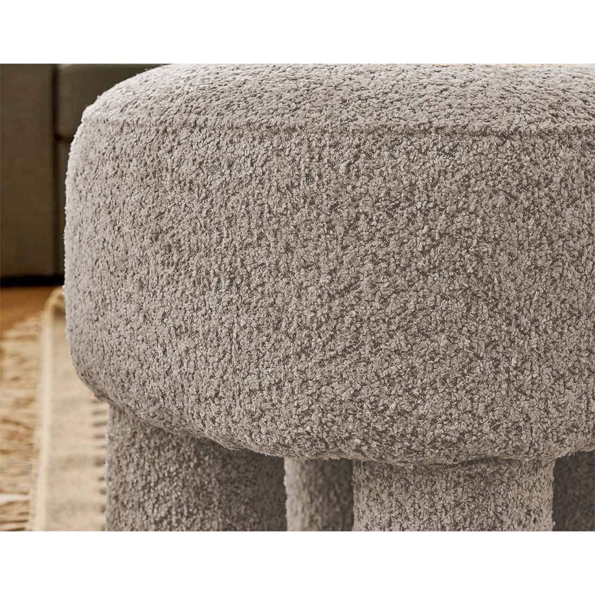 LISA DESIGN Minna - pouf - en tissu bouclette
