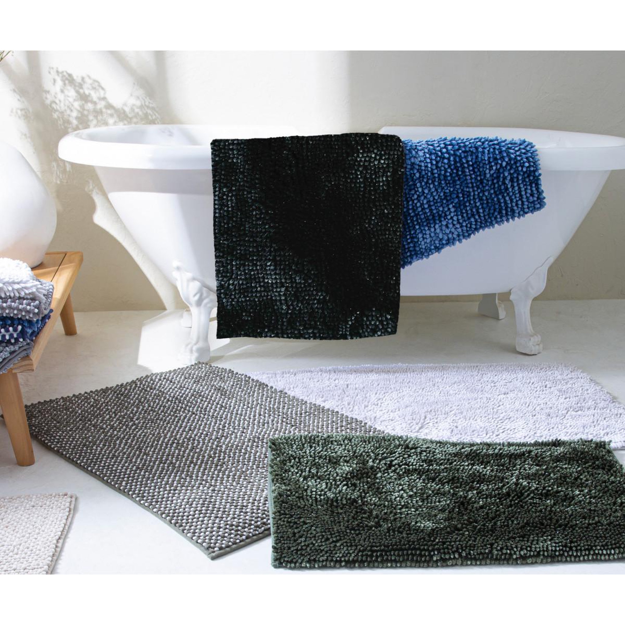 Voir la diapositive 4 : GUY LEVASSEUR Tapis de bain déco fil doré en polyester 50x80cm
