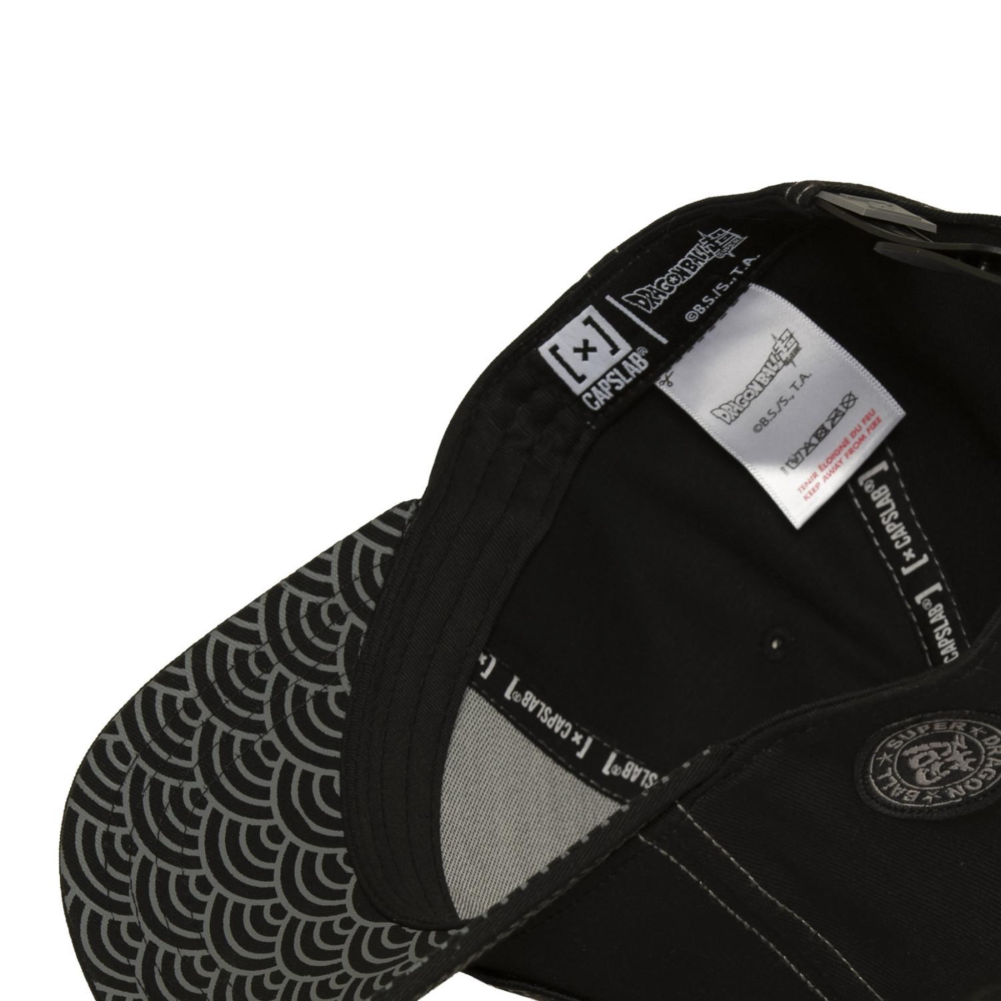 Voir la diapositive 6 : CAPSLAB Casquette trucker avec patch dragon ball super black