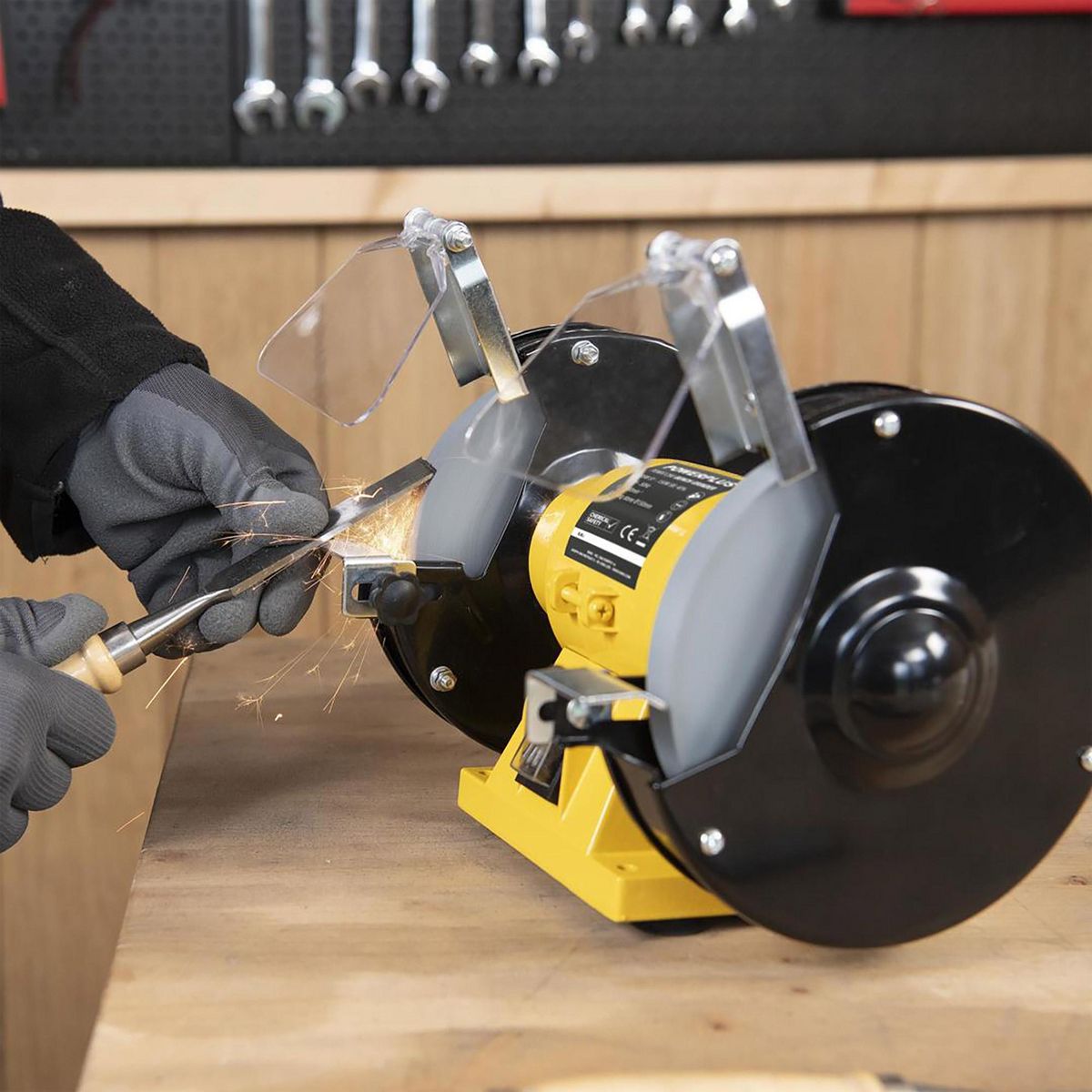 POWERPLUS Touret à meuler d'établi 150w POWERPLUS